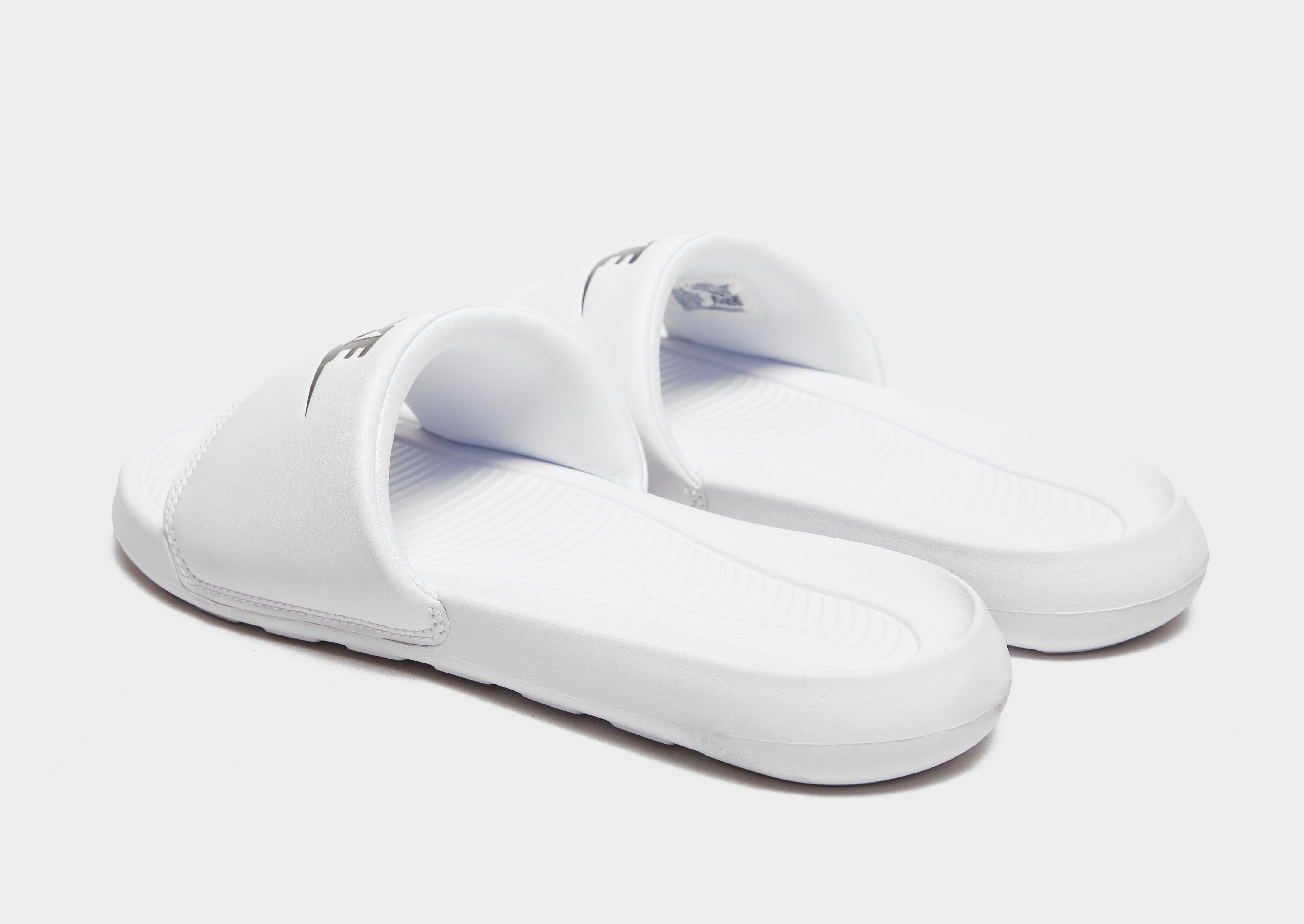 Muške natikače NIKE VICTORI ONE SLIDE  CN9675-100 bijela