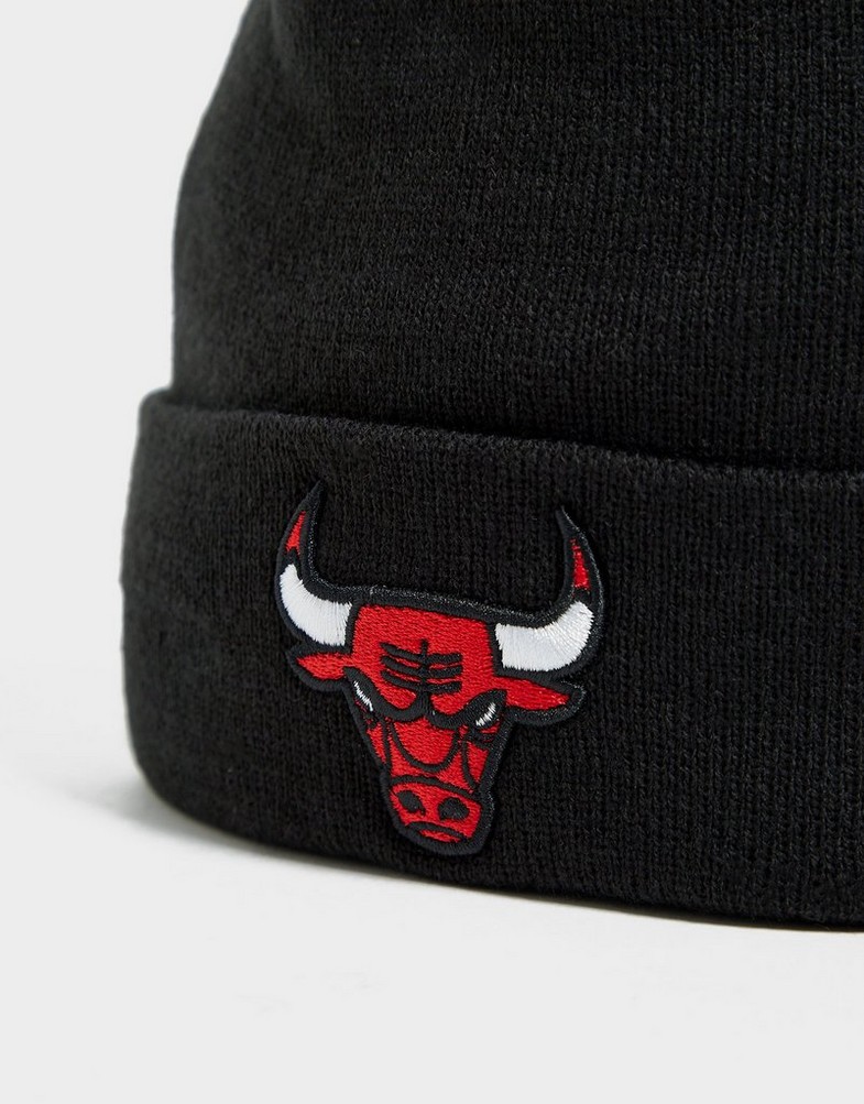 Жіночі зимові шапки NEW ERA КЕПКА ЗИМОВА ESSENTIAL CUFF KNIT BULLS CHICAGO BULLS 12156075 Чорний