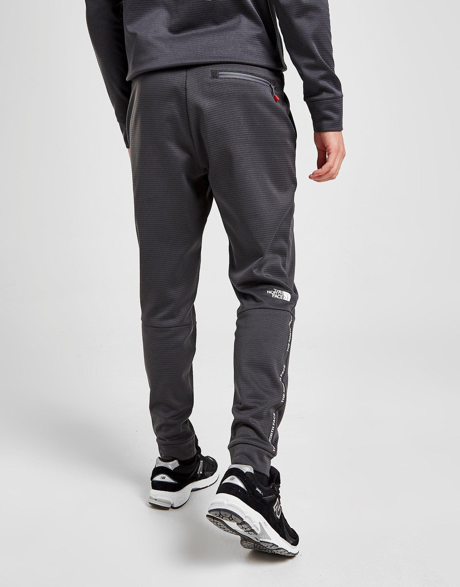 Pantaloni pentru bărbați THE NORTH FACE PANTALONI  TRAIN N LOGO TRACK PANTS NF0A5IJM0C51 Gri