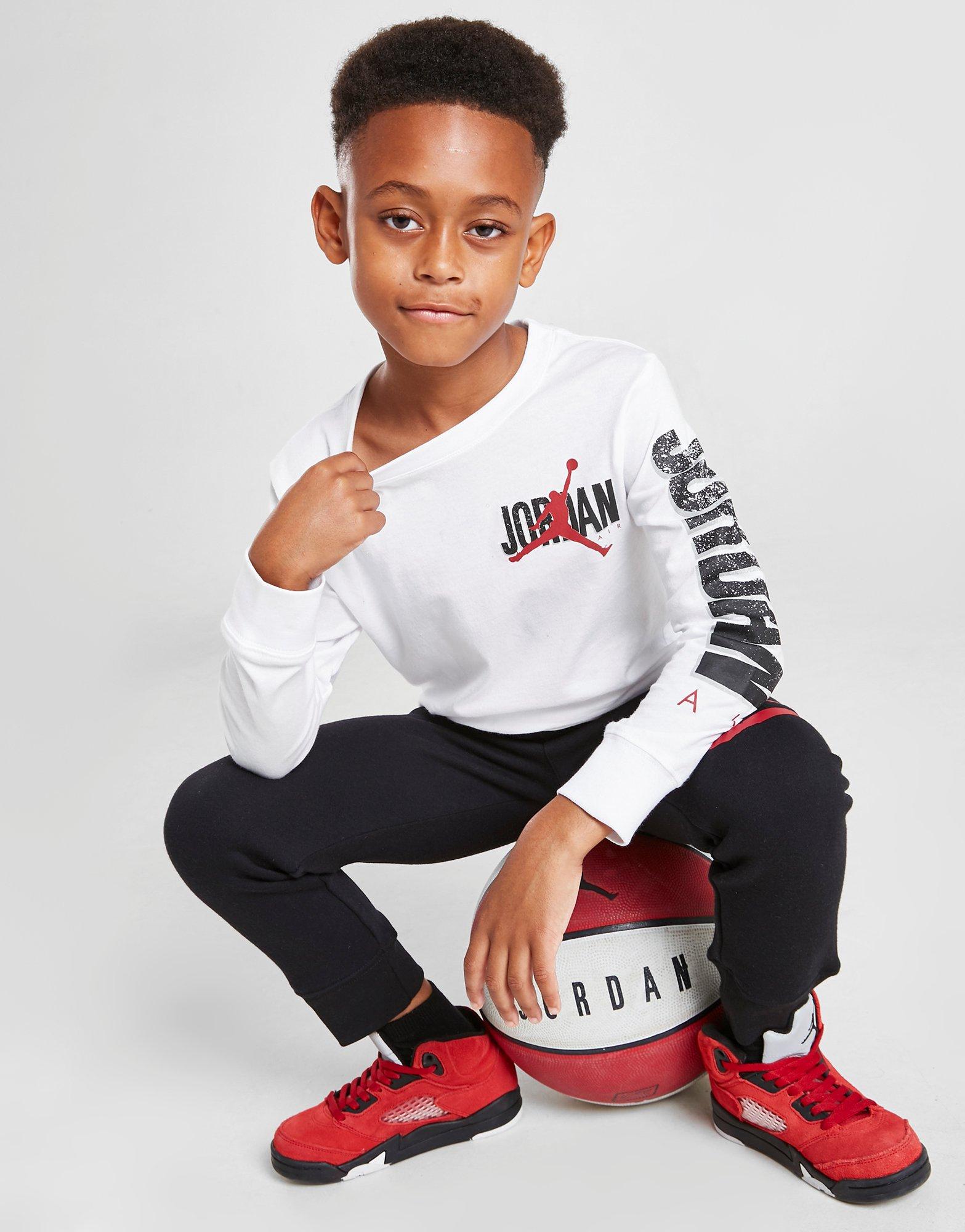 Koszulka, t-shirt dziecięcy JORDAN T-SHIRT LONG SLEEVE T-SHIRT/JOGGERS SET 85B010023 Biały