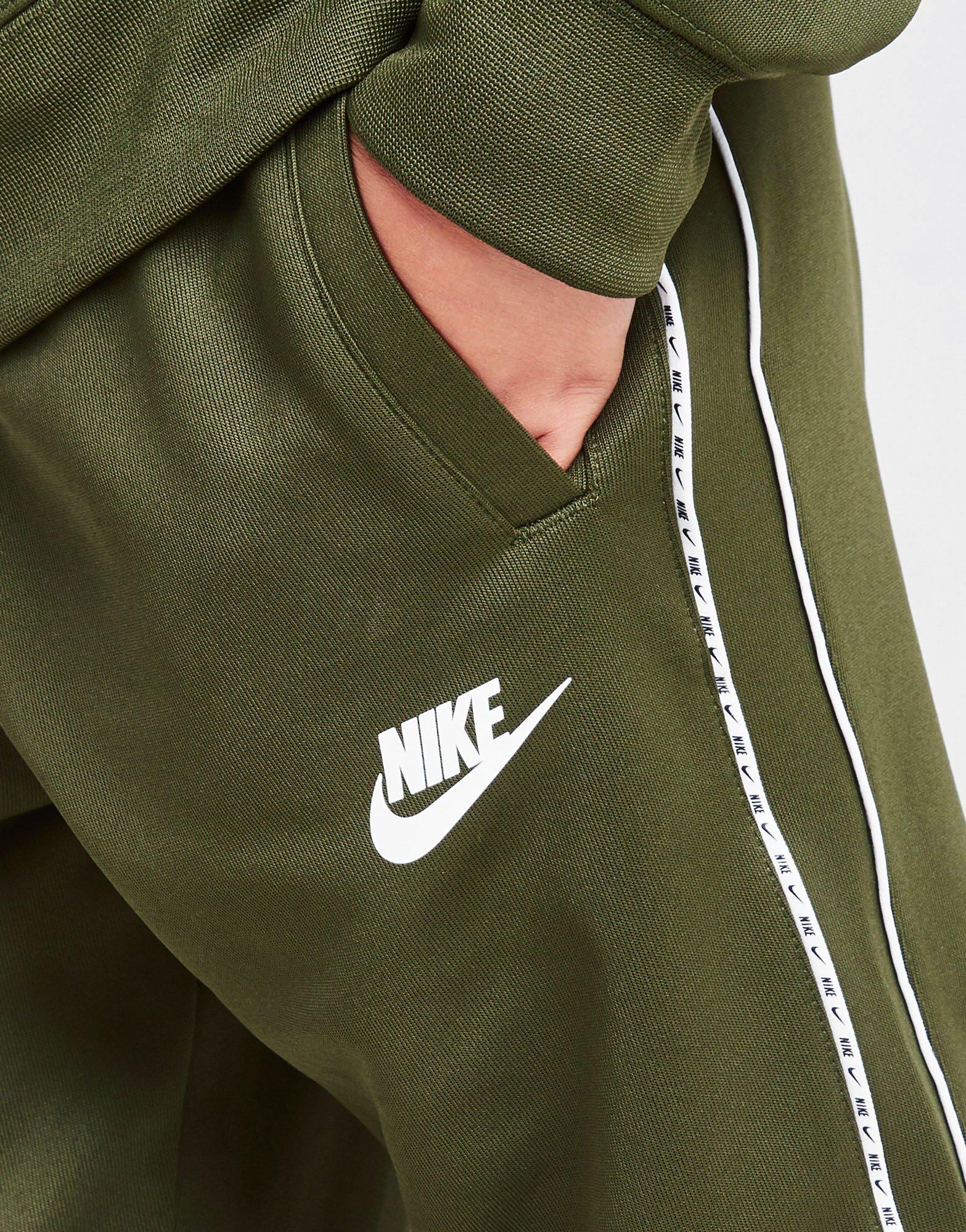 NIKE SPODNIE TAPE POLY TRACK PANTS JUNIOR DD4008326 Zielony