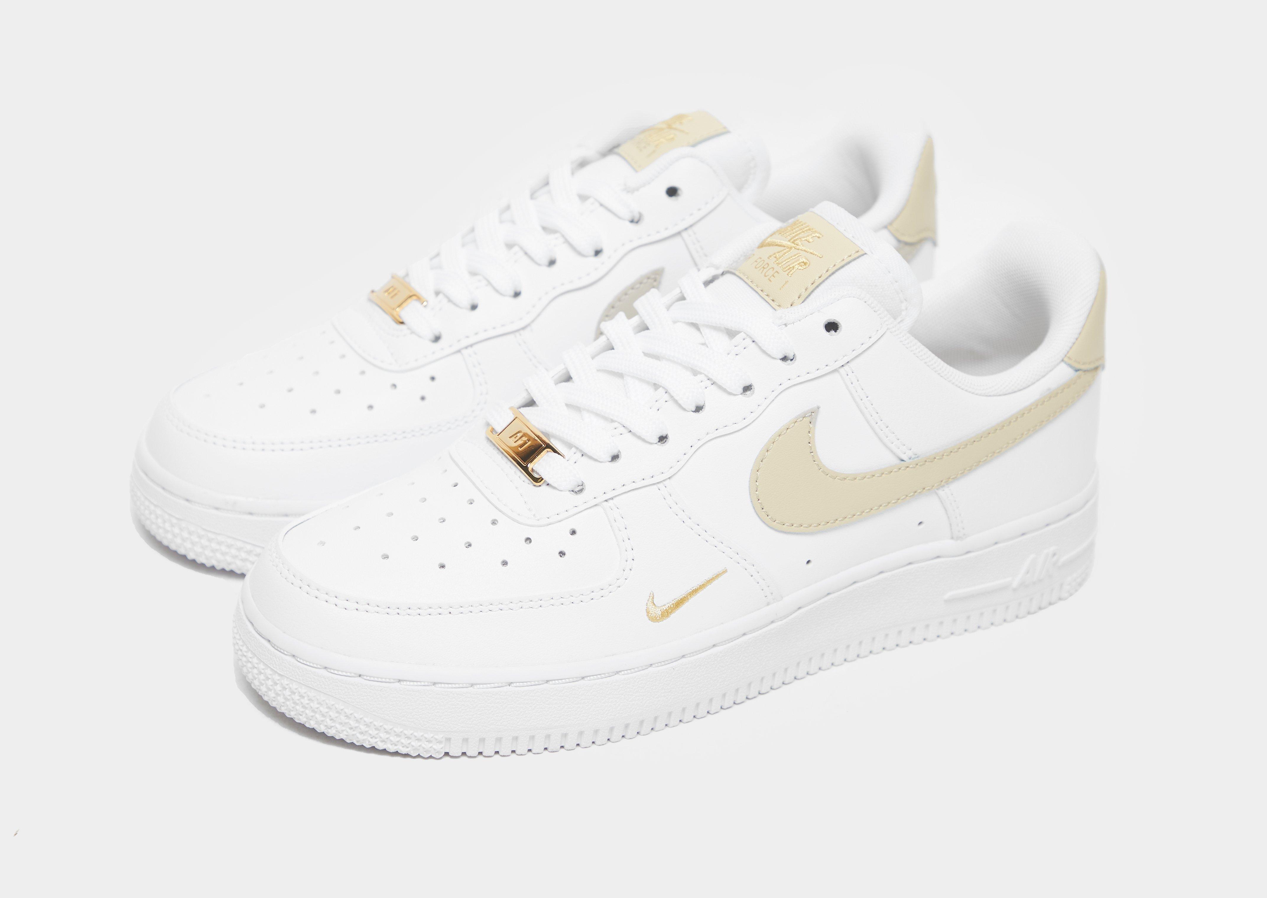 Adidași de damă NIKE AIR FORCE 1 '07 ESSENTIAL  CZ0270-105 Alb