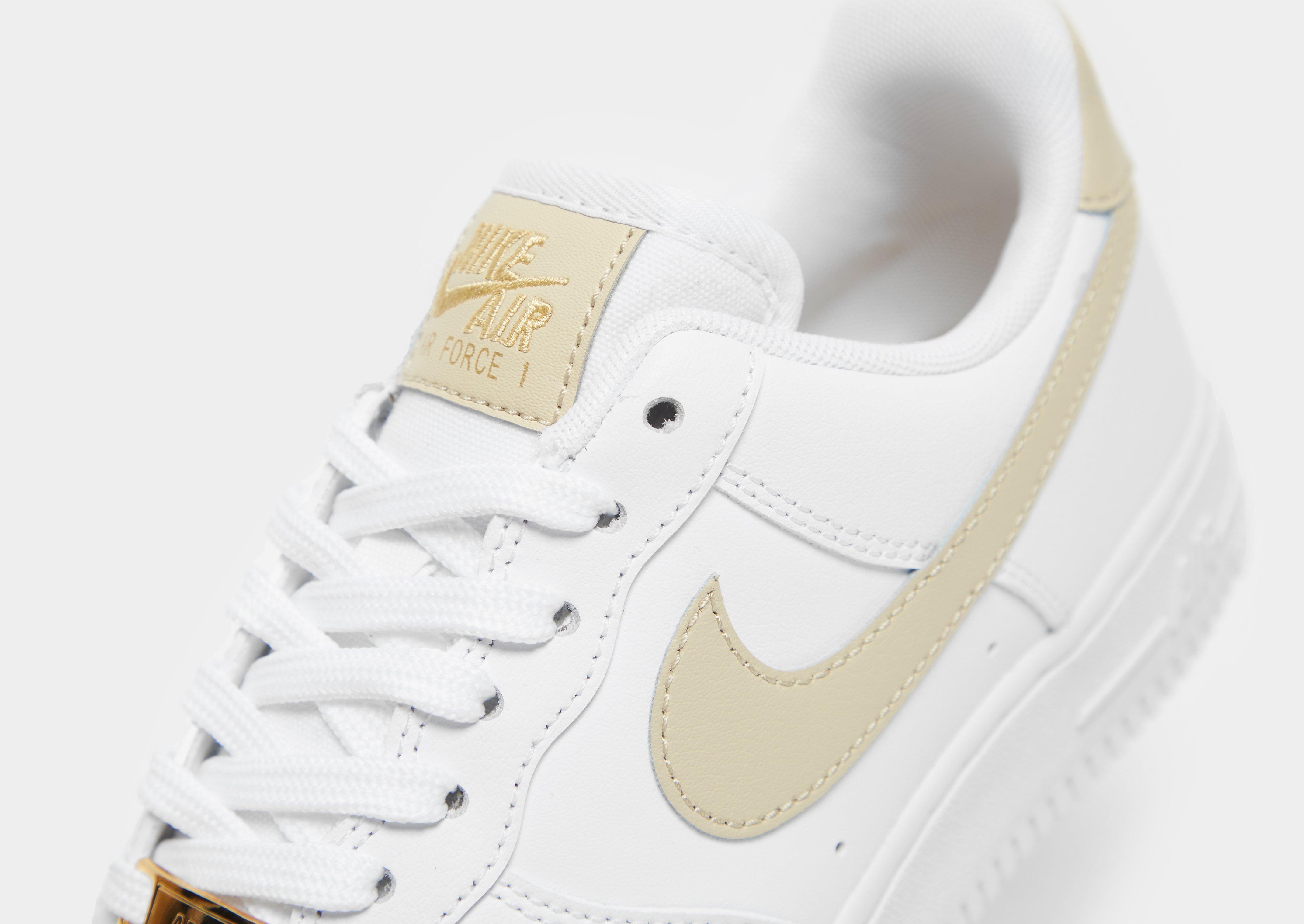 Adidași de damă NIKE AIR FORCE 1 '07 ESSENTIAL  CZ0270-105 Alb