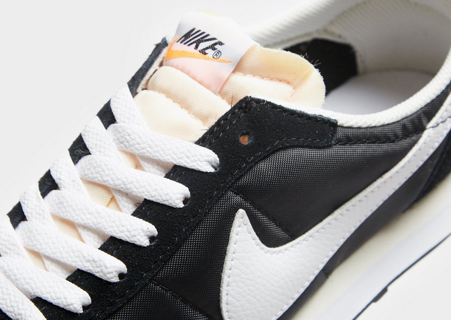 Adidași pentru bărbați NIKE WAFFLE TRAINER 2 DH1349-001 Negru