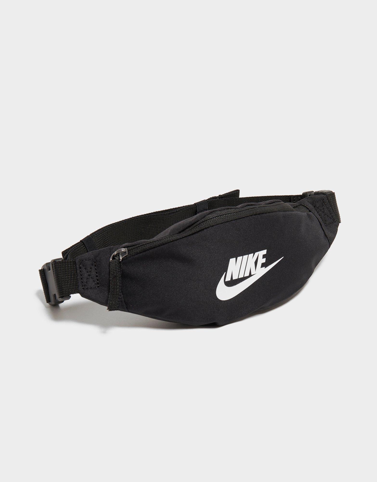 Női sporttáská NIKE ÖVTÁSKA SMALL HIP DB0488-010 Fekete