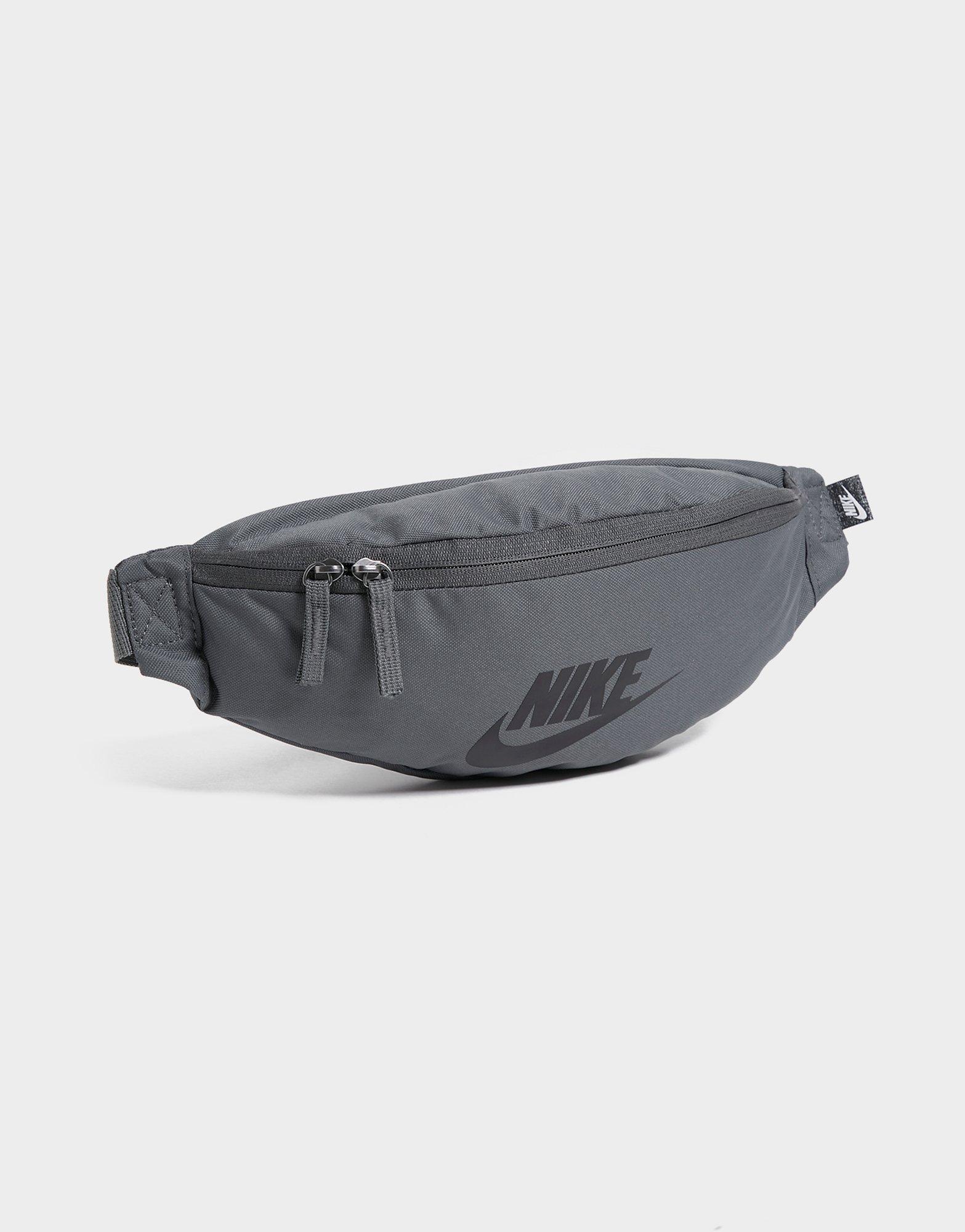 Geantă sport pentru femei NIKE HERITAGE HIP BAG  DB0490-068 Gri