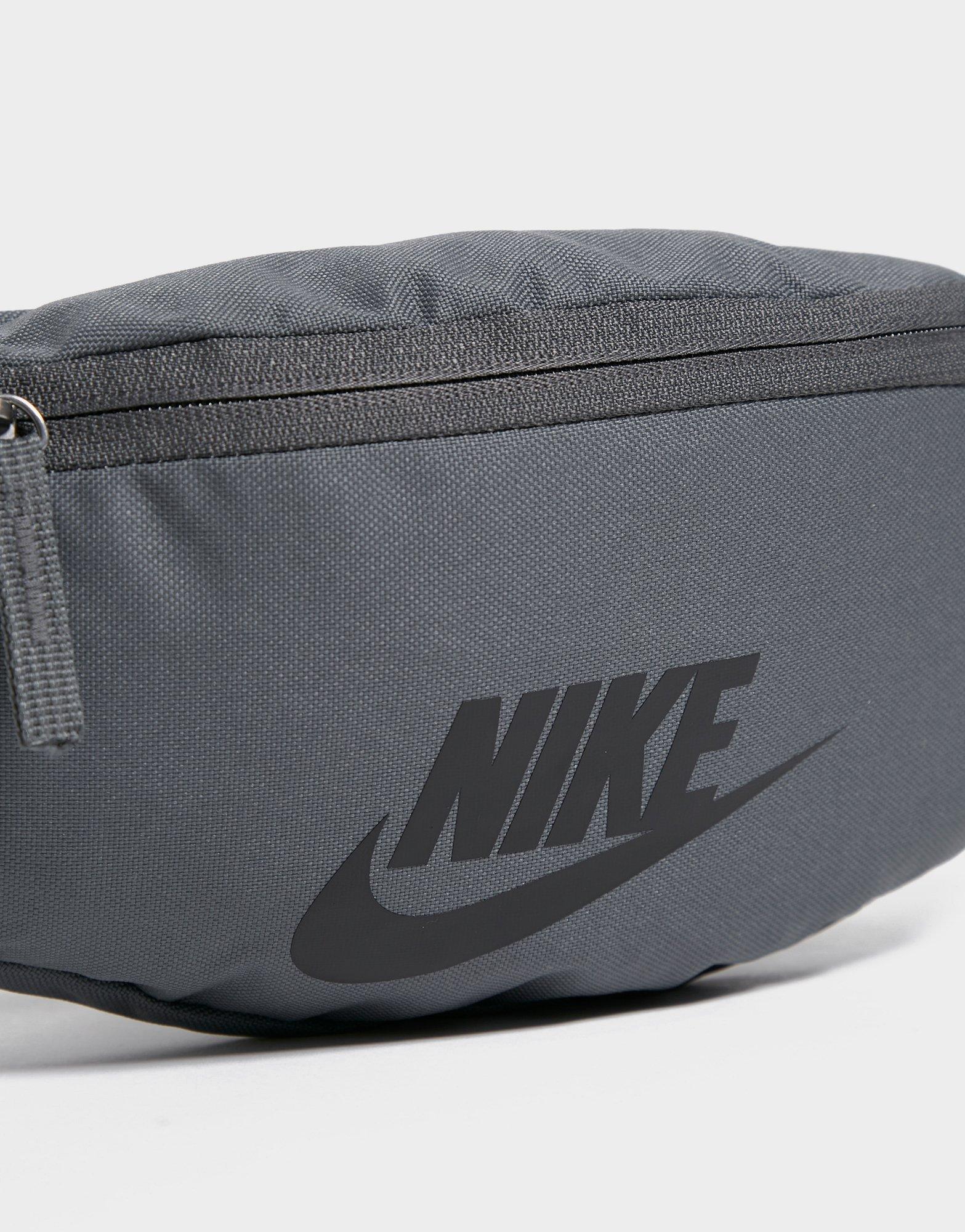 Geantă sport pentru femei NIKE HERITAGE HIP BAG  DB0490-068 Gri
