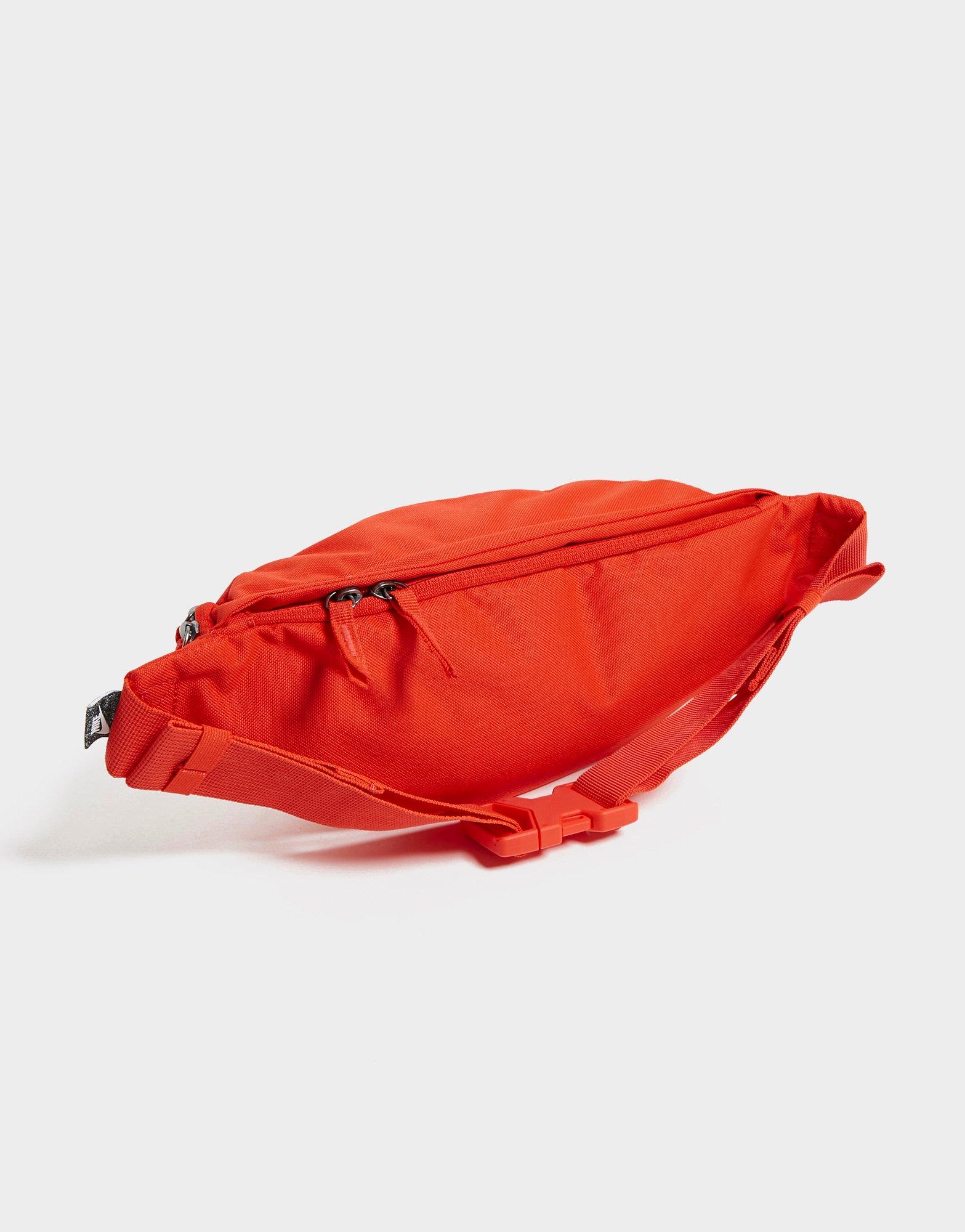 Damska NIKE NERKA HERITAGE HIP BAG DB0490-673 Czerwony