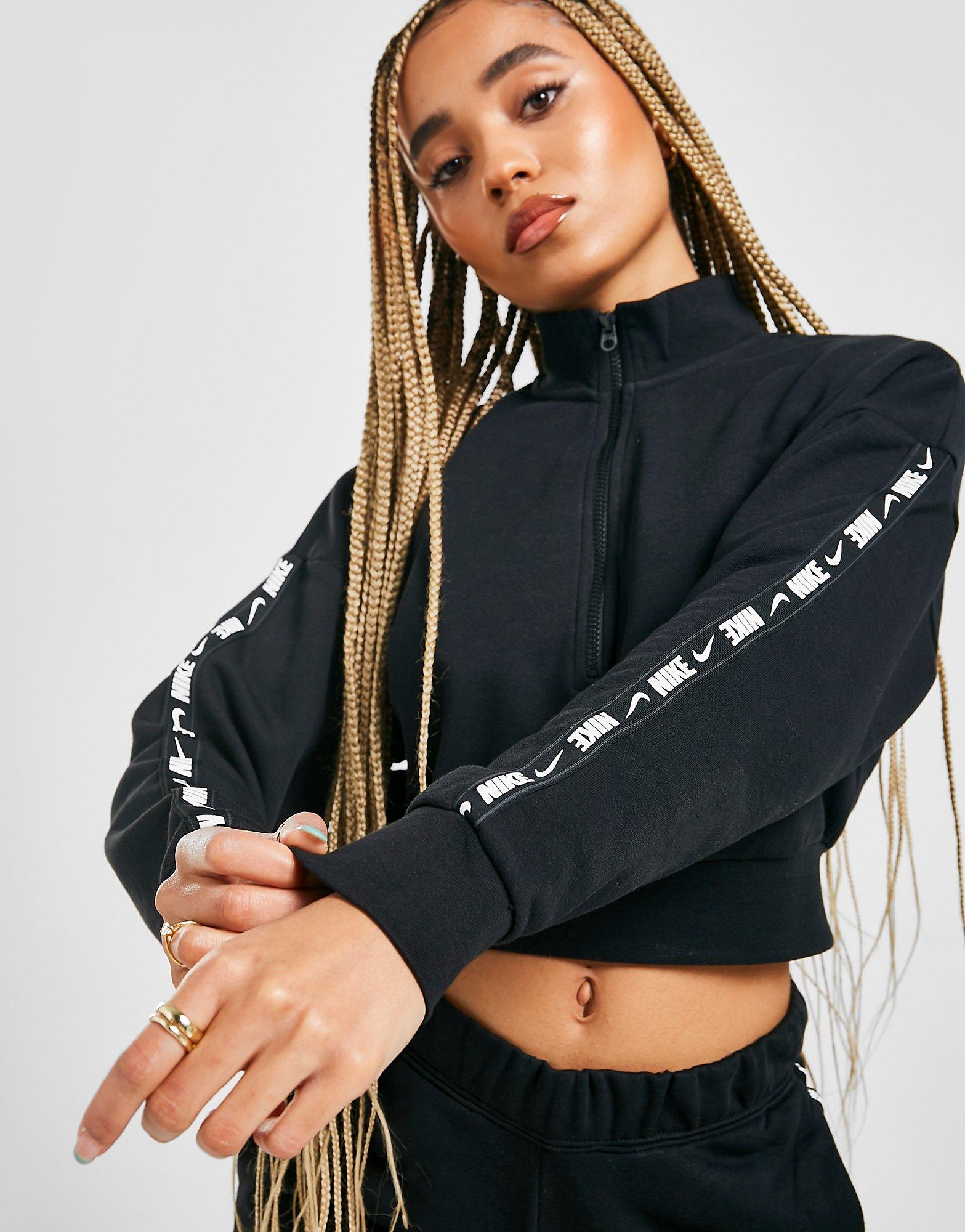 Bluza damska NIKE BLUZA Z KAPTUREM TAPE LOGO 1/4 ZIP CROP TOP DM4670010 Czarny