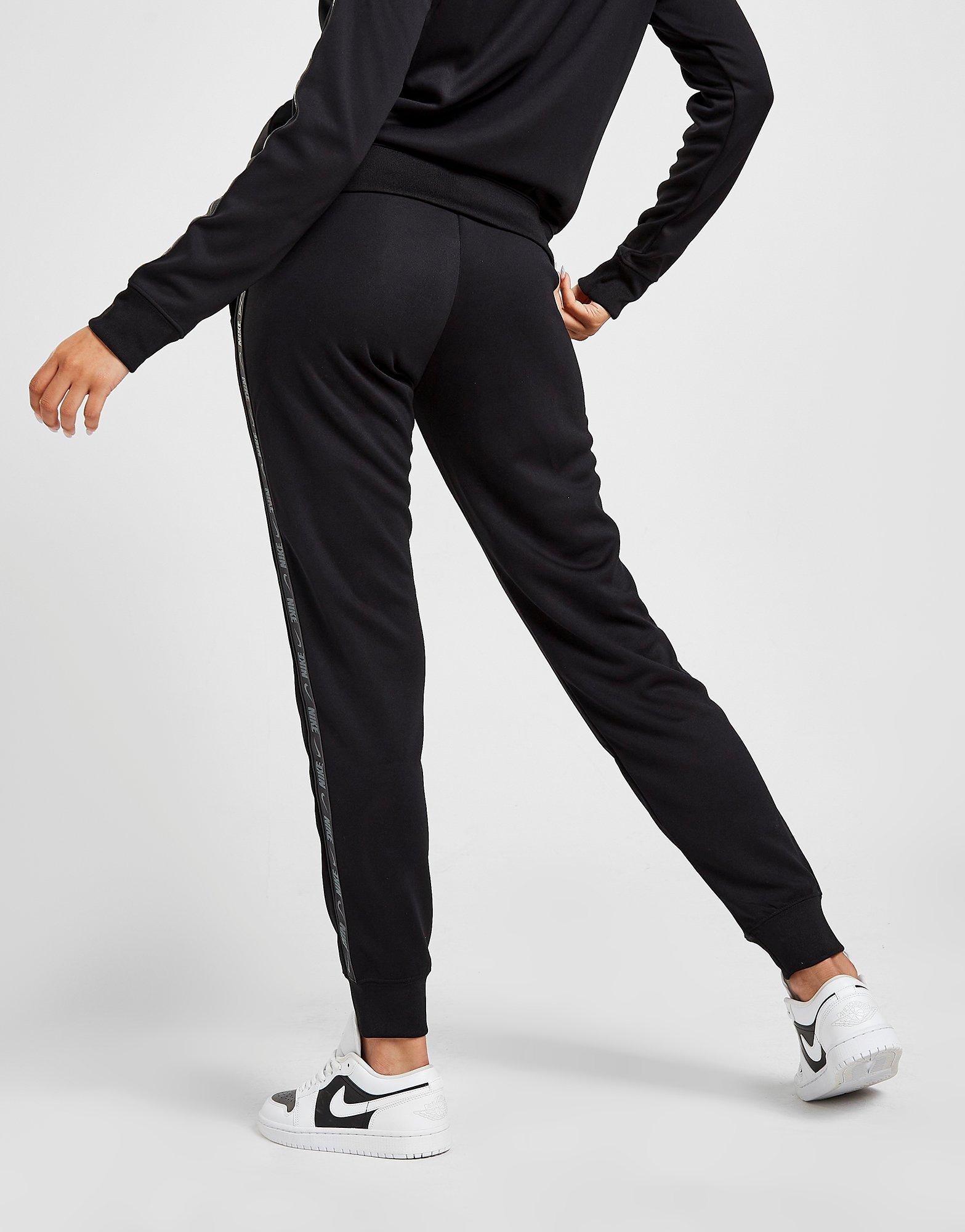 NIKE SPODNIE POLY KNIT TAPE JOGGERS DM4645010 Czarny