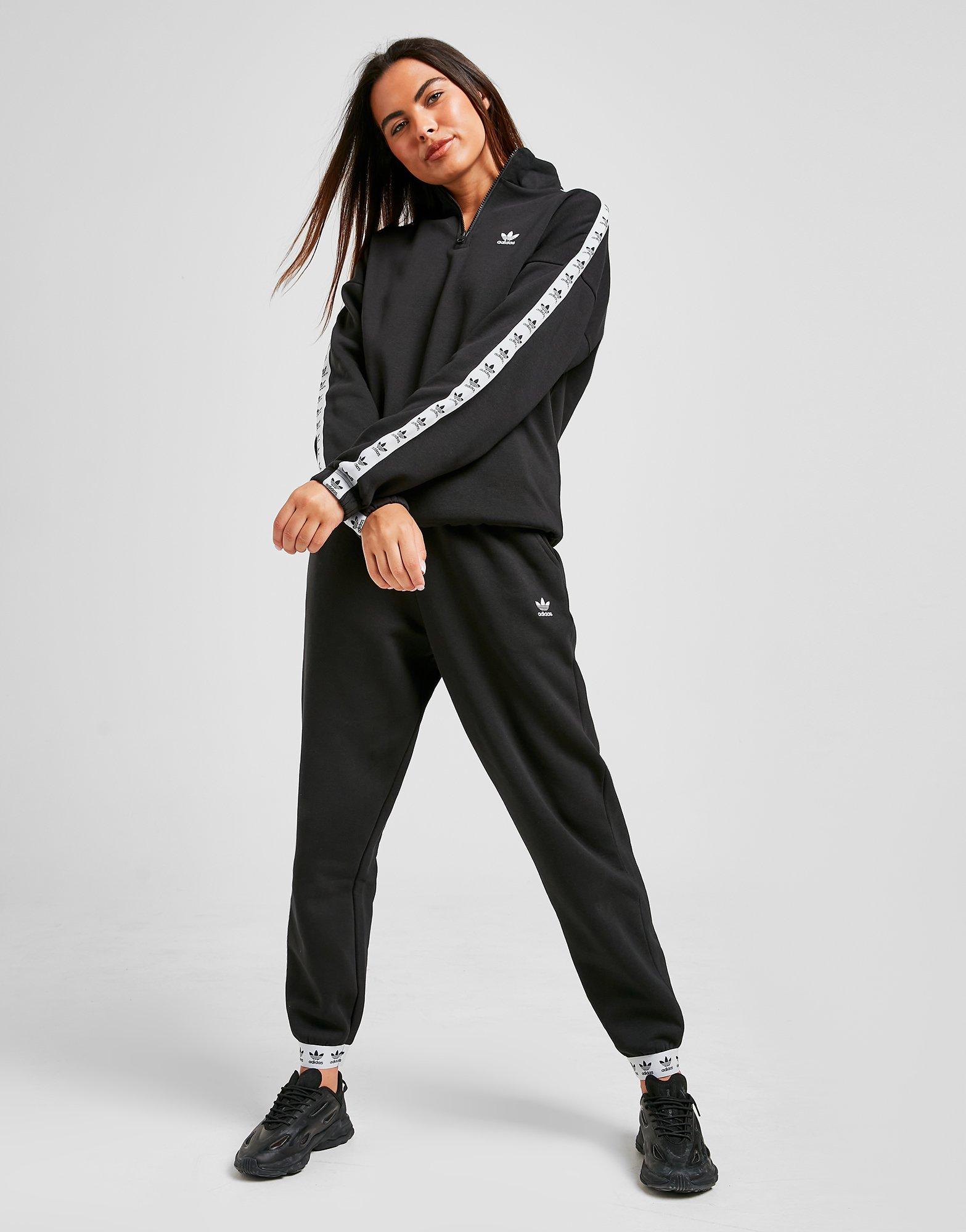 Bluză pentru femei ADIDAS BLUZĂ CU GLUGĂ TREFOIL TAPERED 1/4 HB6027 Negru