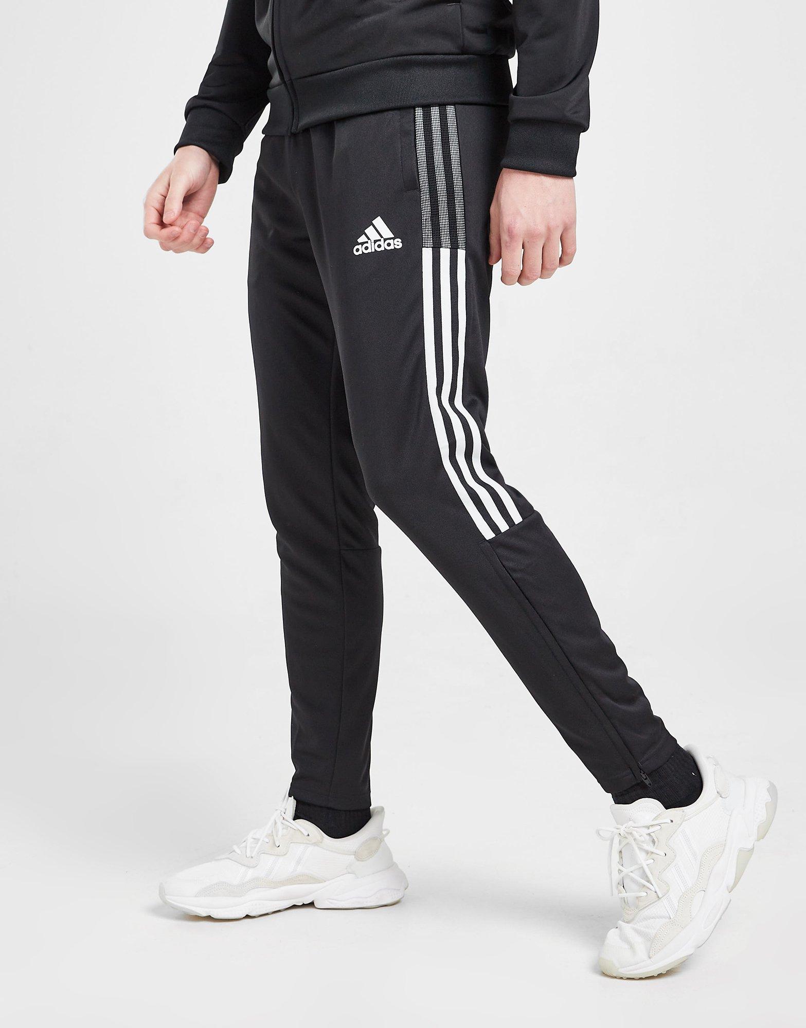 Trening pentru bărbați ADIDAS TRENING BADGE OF SPORT POLY TRACKSUIT GK9656 Negru