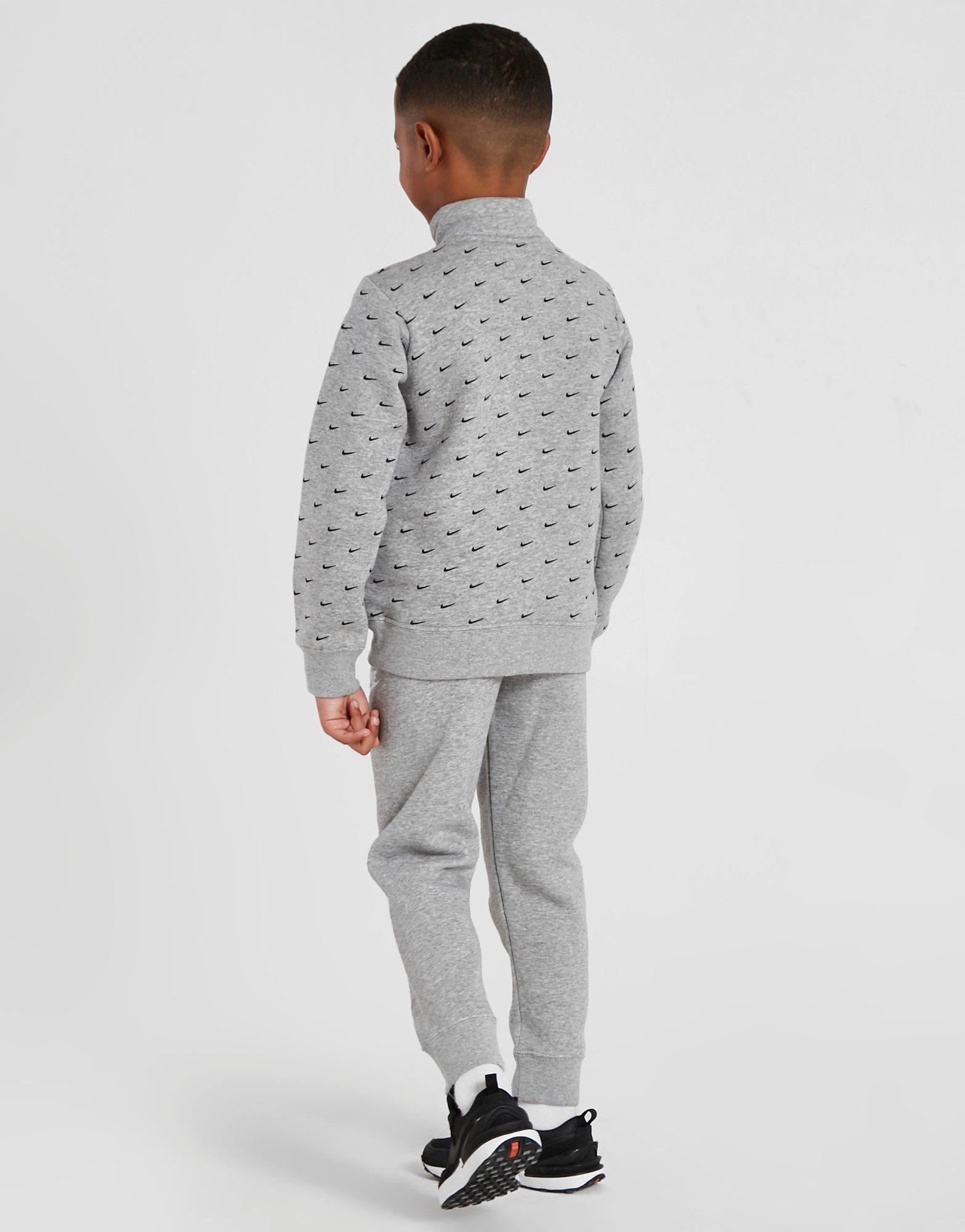 Komplet dresowy dziecięcy NIKE DRES ALL OVER PRINT SWOOSH 1/4 ZIP TRACKSU 86J122042 Czarny