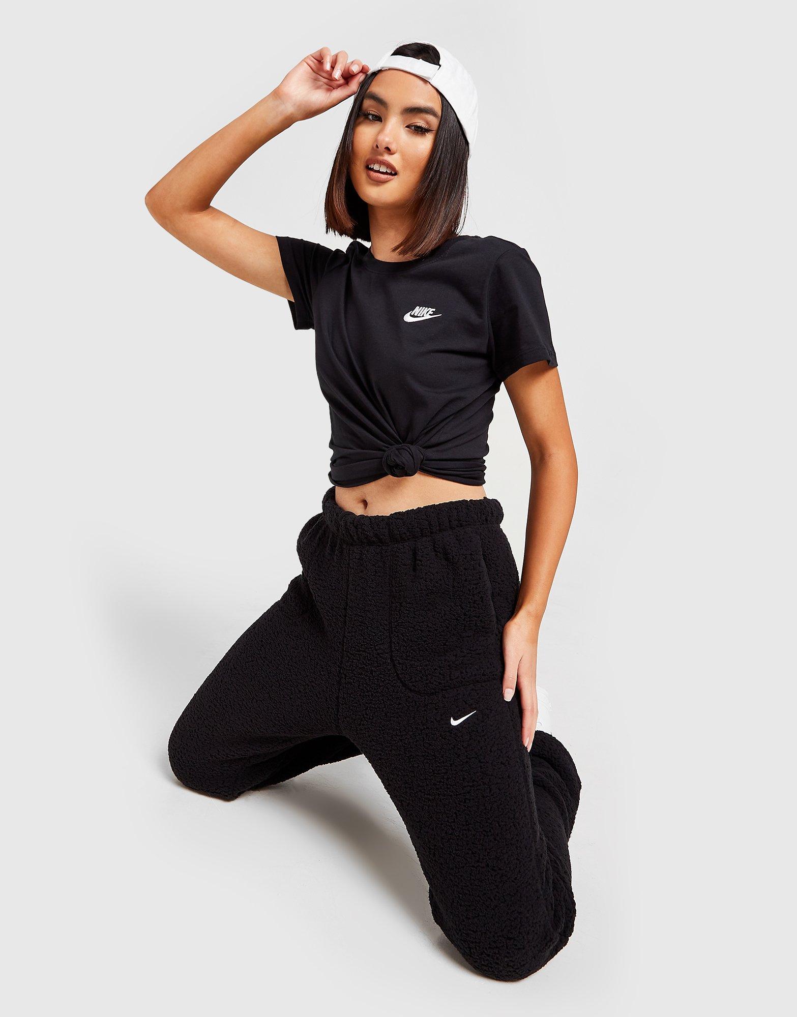 Dámské tričko NIKE TRIČKO ESSENTIAL SHORT SLEEVE DN2393-010 Černá