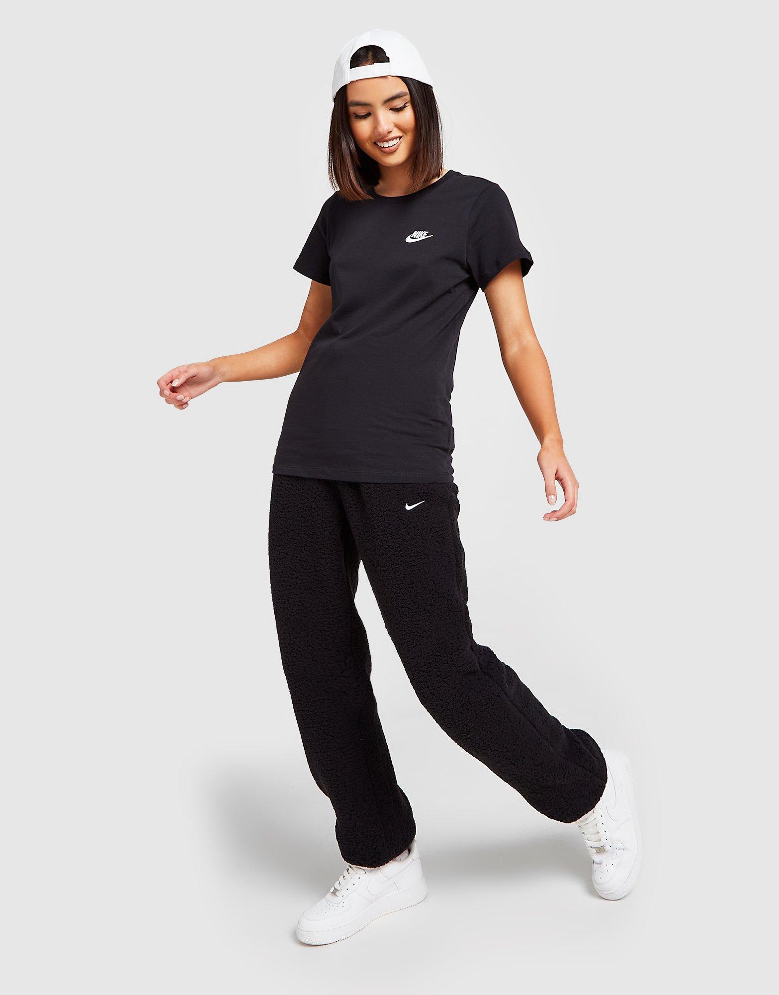 Dámské tričko NIKE TRIČKO ESSENTIAL SHORT SLEEVE DN2393-010 Černá