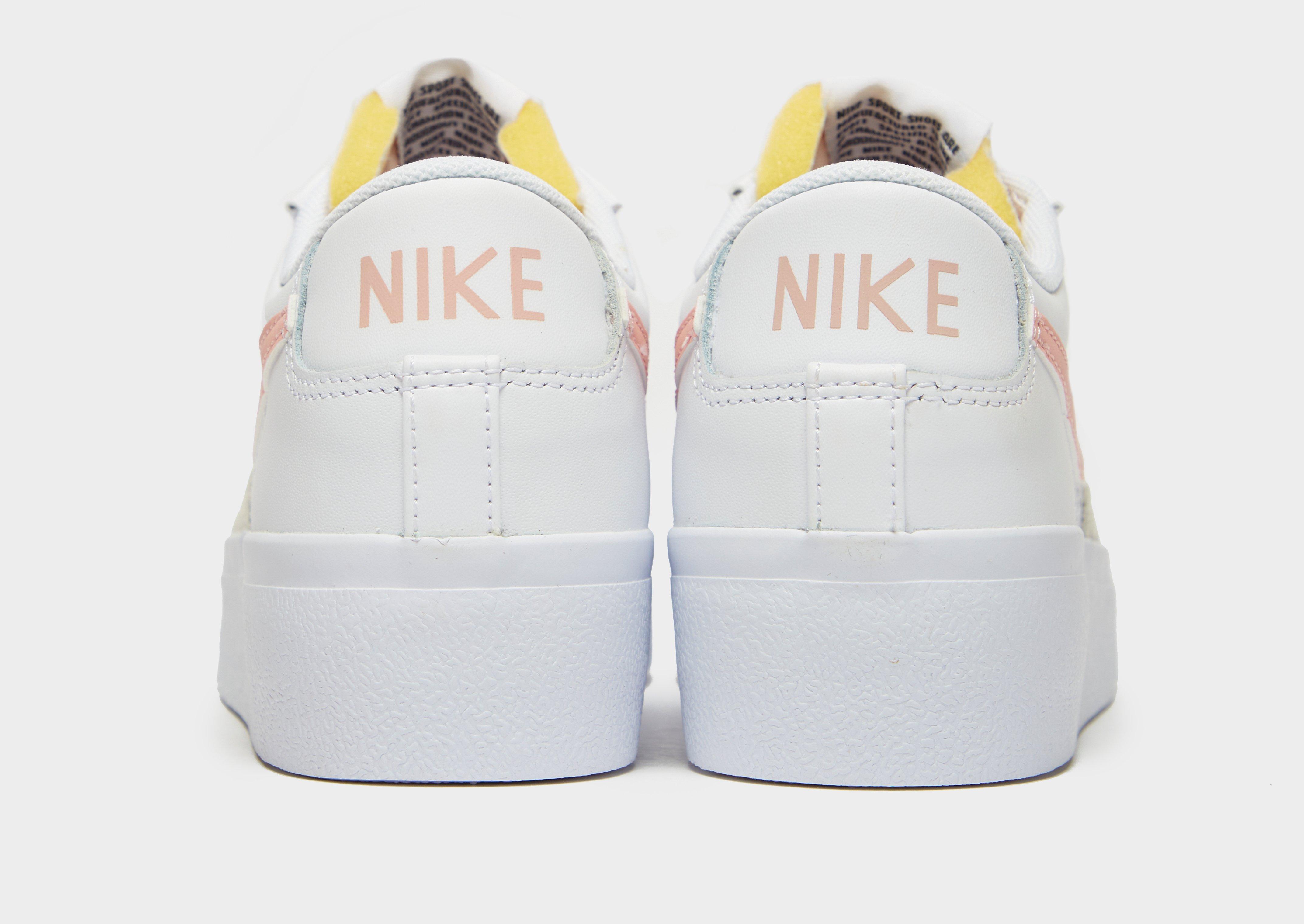 Dámske tenisky NIKE BLAZER LOW PLATFORM  DJ0292-103 Biela