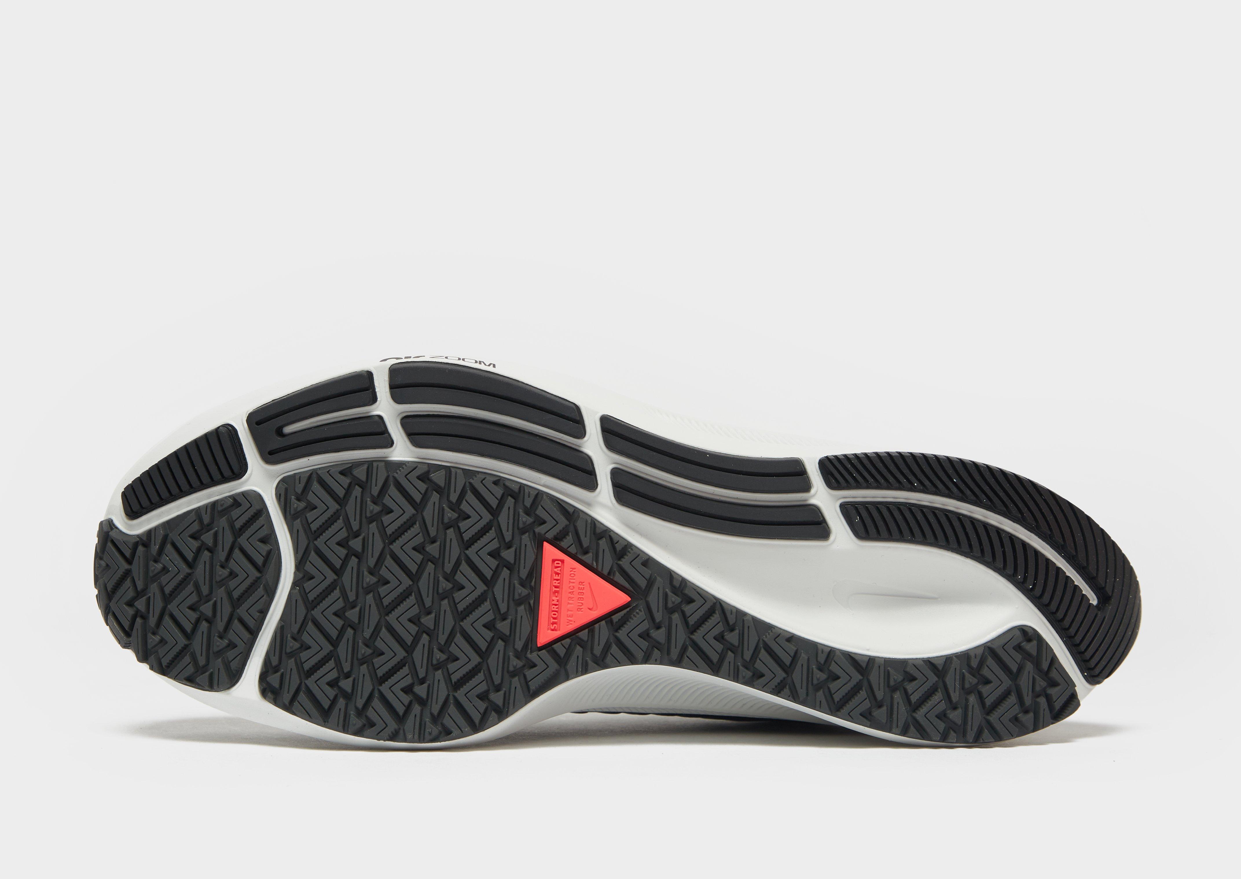 Dámska bežecká obuv NIKE PEGASUS 38 SHIELD  DC4074001 Čierna