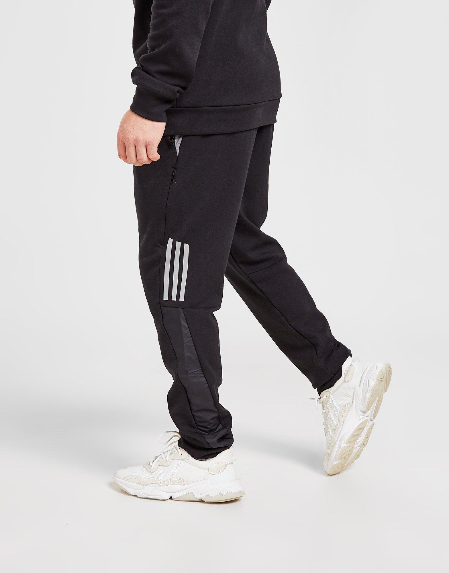 Pánske nohavice ADIDAS TRENINGOWE TECH REFLECTIVE TRACK PANTS HI3484 Čierna