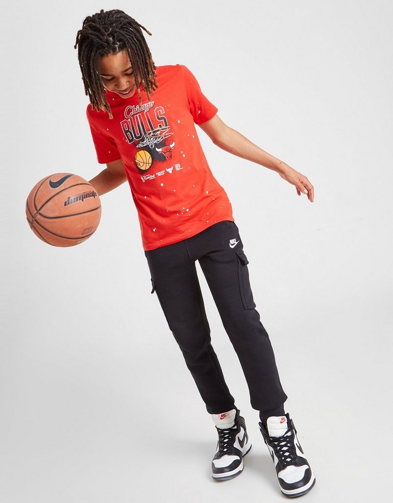 Koszulka, t-shirt dziecięcy NIKE KRÓTKI RĘKAW NBA CHICAGO BULLS SPELLOUT T-SHIRT JUNIOR 2Z2B7SBNKCHI Czerwony