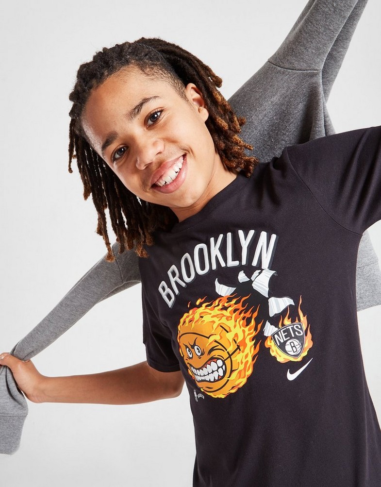 Koszulka, t-shirt dziecięcy NIKE KRÓTKI RĘKAW NBA BROOKLYN NETS T-SHIRT JUNIOR 2Z2B7SBNJBKN Czarny