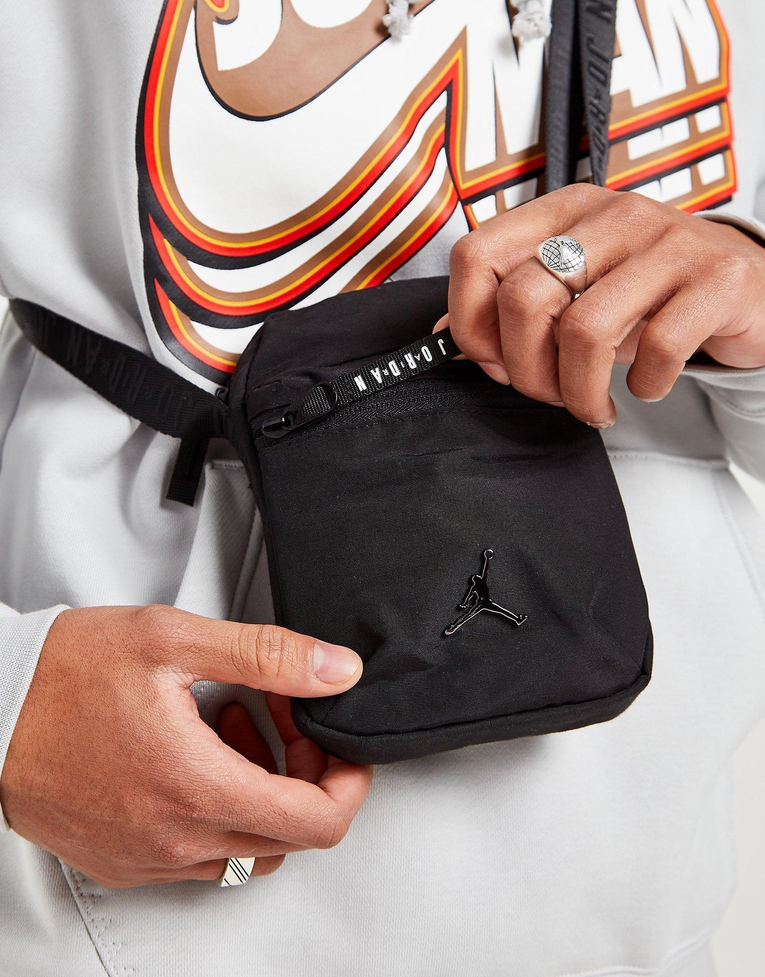 Geantă sport pentru femei JORDAN BORSETĂ AIRBORNE FESTIVAL BAG 9A0631-023 Negru