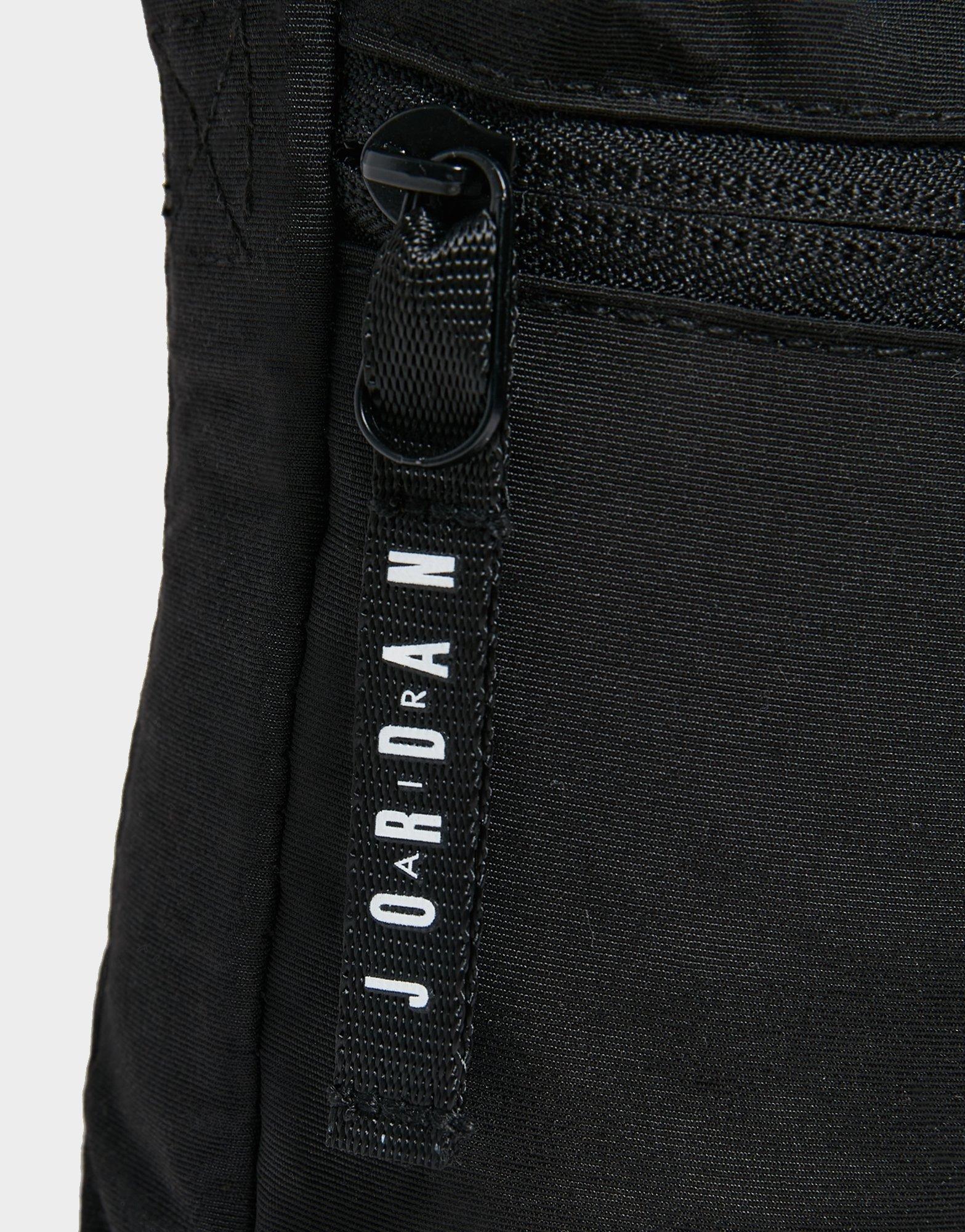 Geantă sport pentru femei JORDAN BORSETĂ AIRBORNE FESTIVAL BAG 9A0631-023 Negru