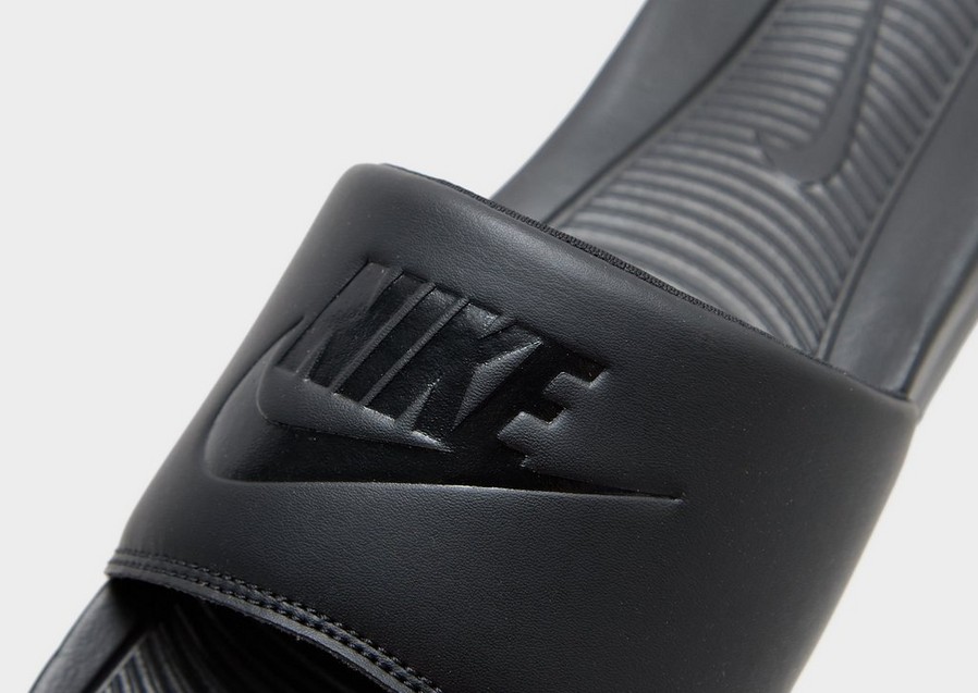 Жіночі шльопанці NIKE VICTORI ONE SLIDES  CN9677-004 Чорний