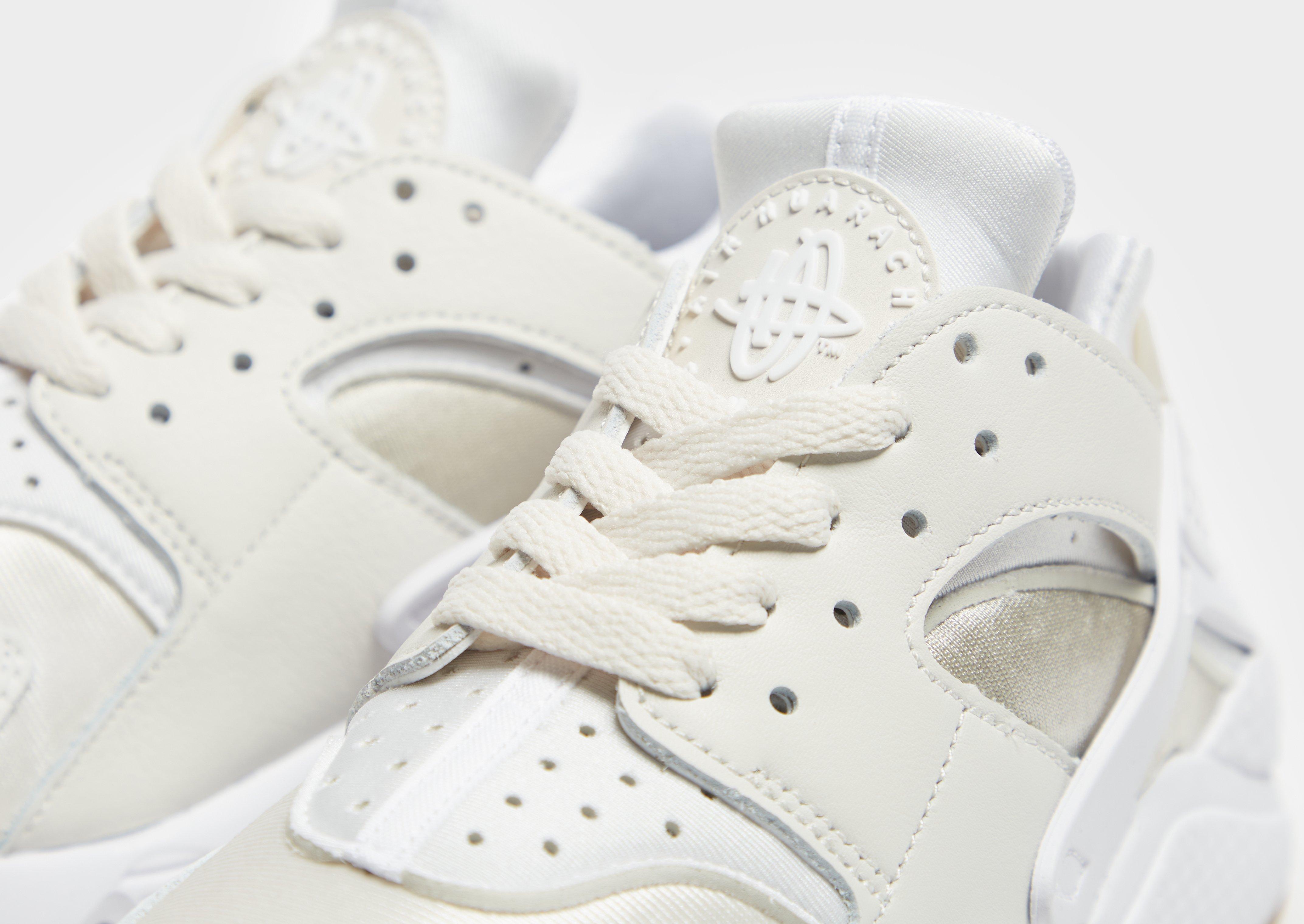 Női sneakers NIKE AIR HUARACHE DH4439-003 Fehér