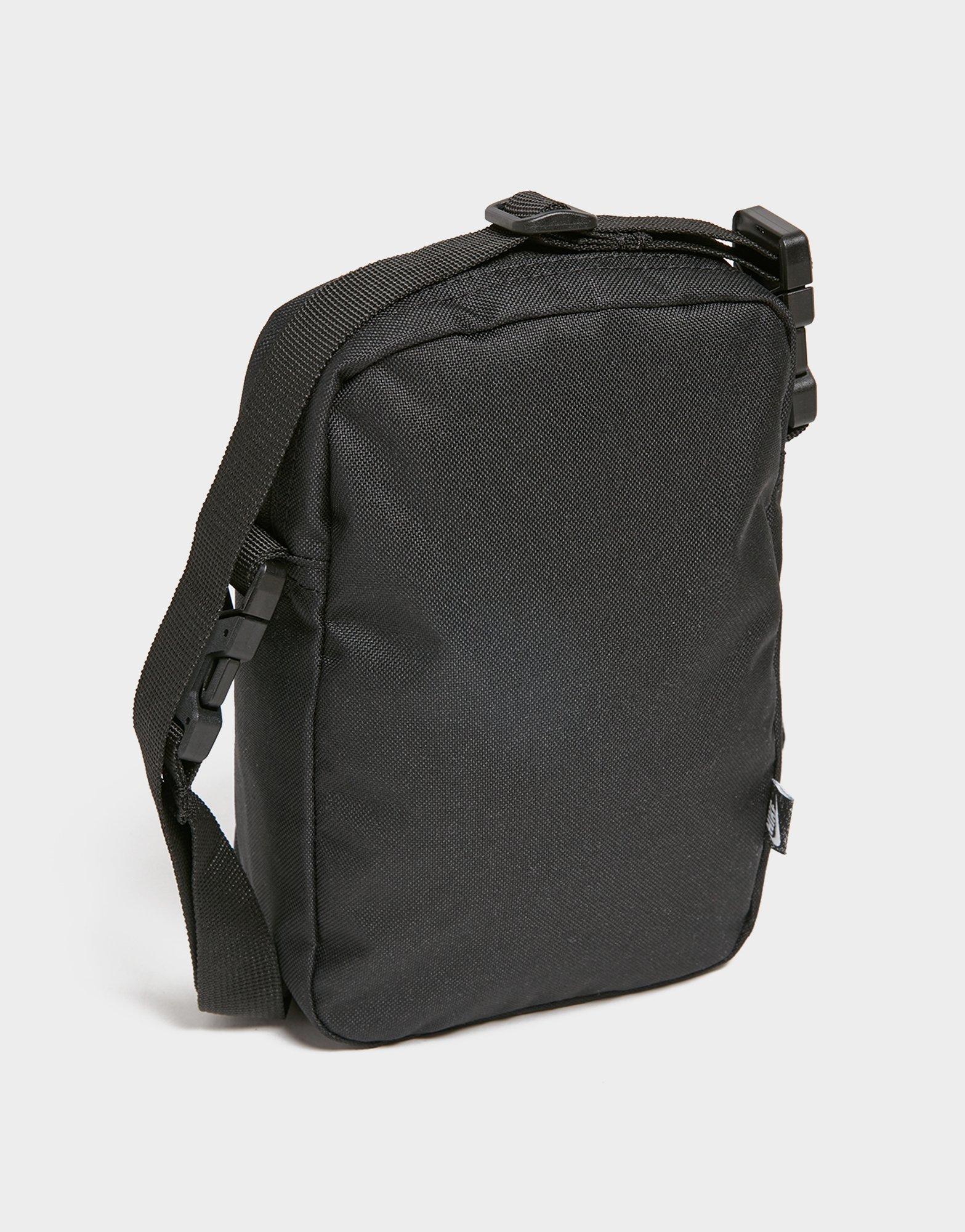 Dámska taška NIKE TAŠKA NK HERITAGE CROSSBODY - AIRMAX DV9028-010 Čierna