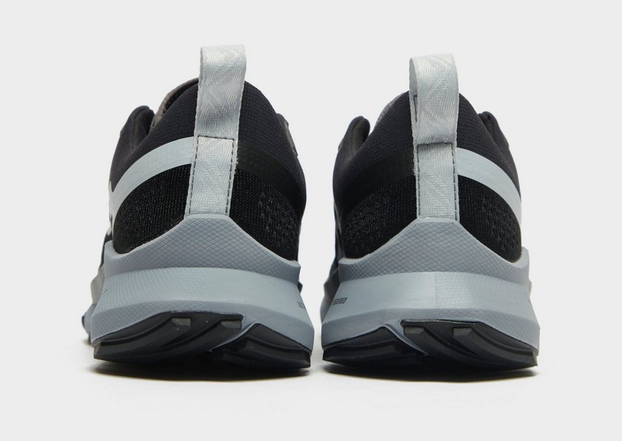 nike pegasus trail shield