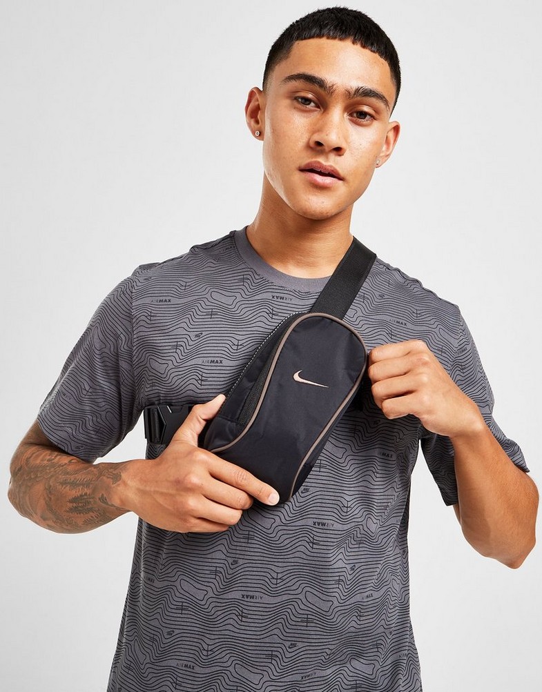 Moteriškas sportinis krepšys NIKE KREPŠYS NIKE SPORTSWEAR ESSENTIALS DJ9794-010 Juoda
