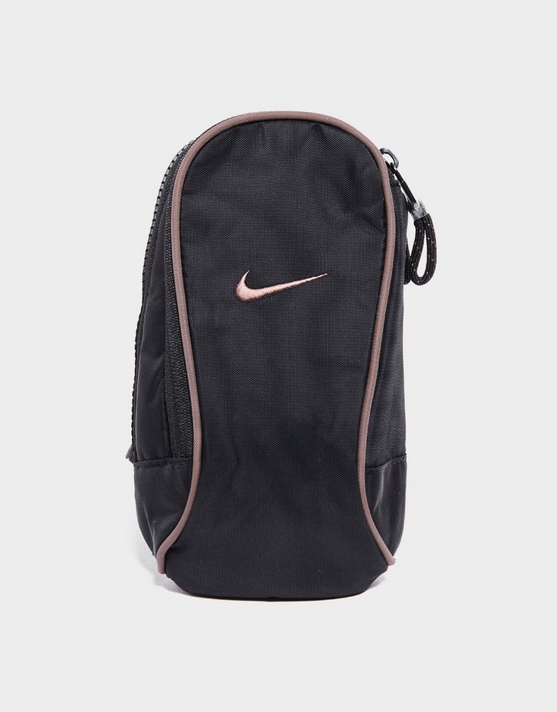 Moteriškas sportinis krepšys NIKE KREPŠYS NIKE SPORTSWEAR ESSENTIALS DJ9794-010 Juoda