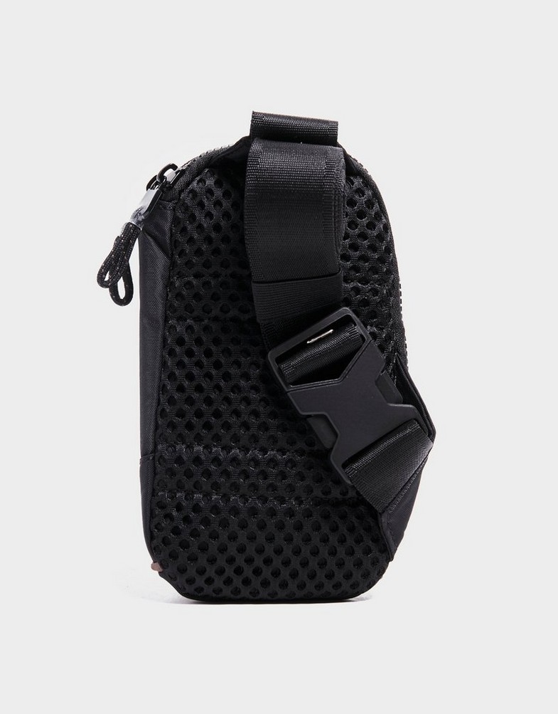 Moteriškas sportinis krepšys NIKE KREPŠYS NIKE SPORTSWEAR ESSENTIALS DJ9794-010 Juoda