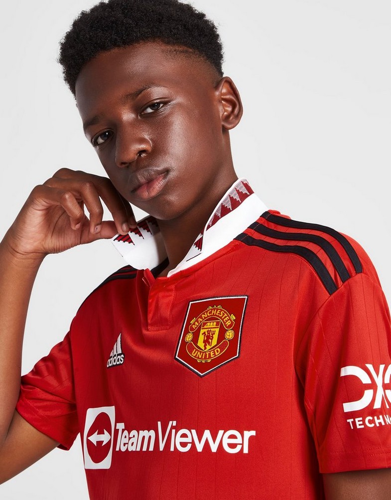 Komplet dresowy dziecięcy ADIDAS KOMPLET MANCHESTER UNITED FC 2022/23 HOME SHIRT JUNIO H64049 Czerwony
