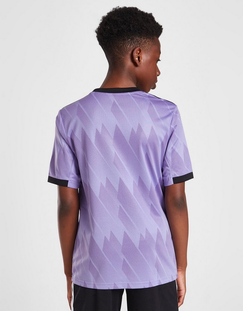 Komplet dresowy dziecięcy ADIDAS KOMPLET REAL MADRID 2022/23 AWAY SHIRT JUNIOR HA2660 Fioletowy