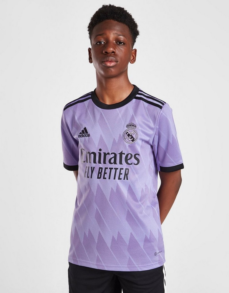 Komplet dresowy dziecięcy ADIDAS KOMPLET REAL MADRID 2022/23 AWAY SHIRT JUNIOR HA2660 Fioletowy