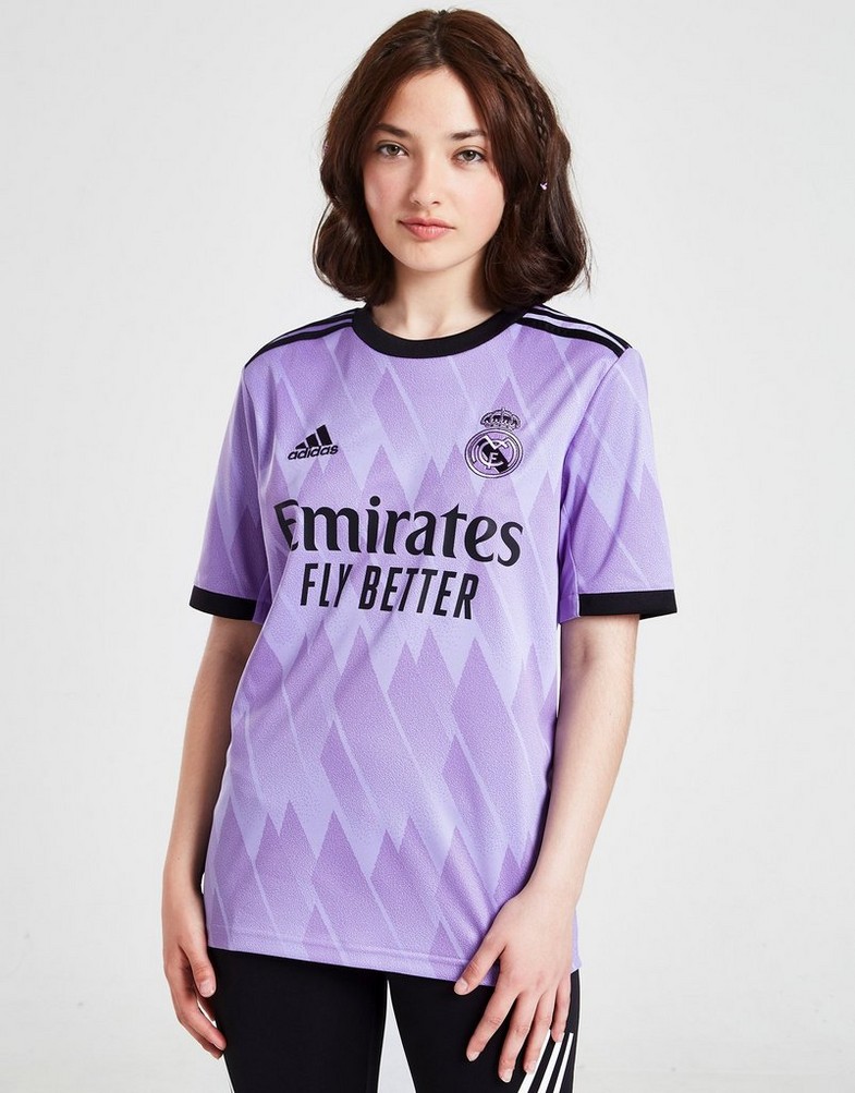 Komplet dresowy dziecięcy ADIDAS KOMPLET REAL MADRID 2022/23 AWAY SHIRT JUNIOR HA2660 Fioletowy