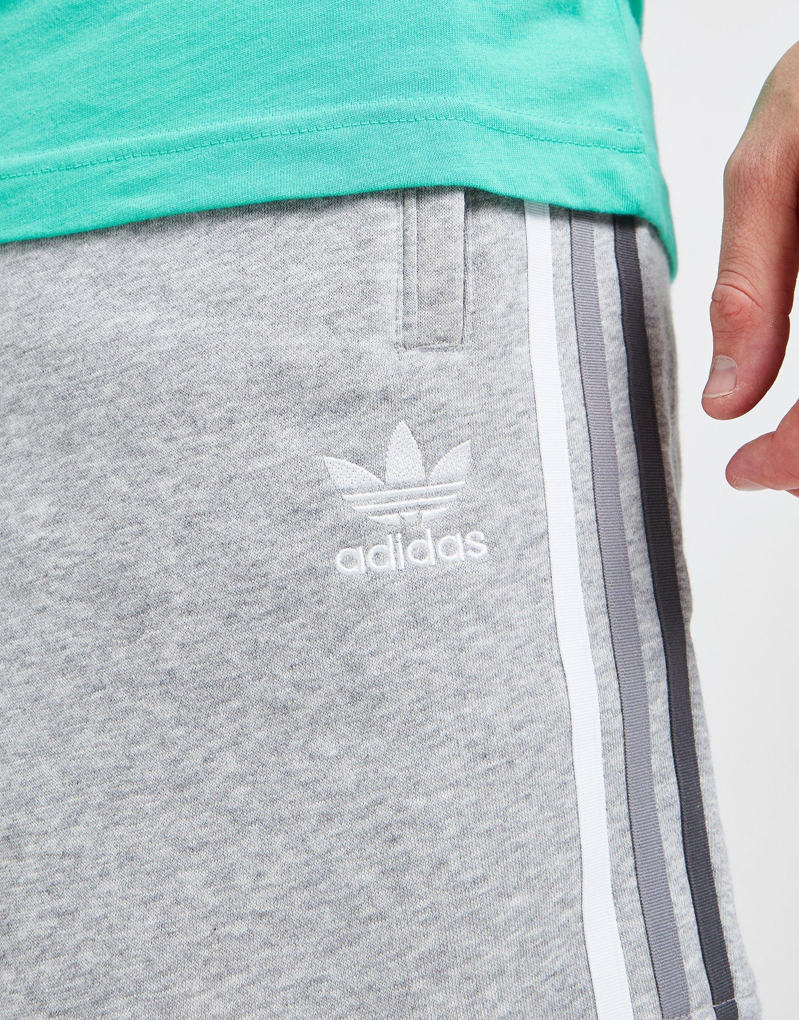Мъжки шорти ADIDAS TRISTRIPE SHORTS  HS4276 Сив