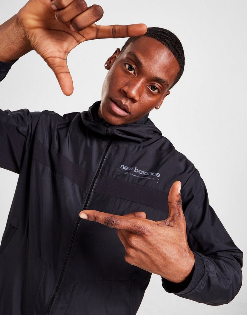 Kurtka męska NEW BALANCE PRZEJŚCIOWA TECH WOVEN JACKET MJ21044BK Czarny