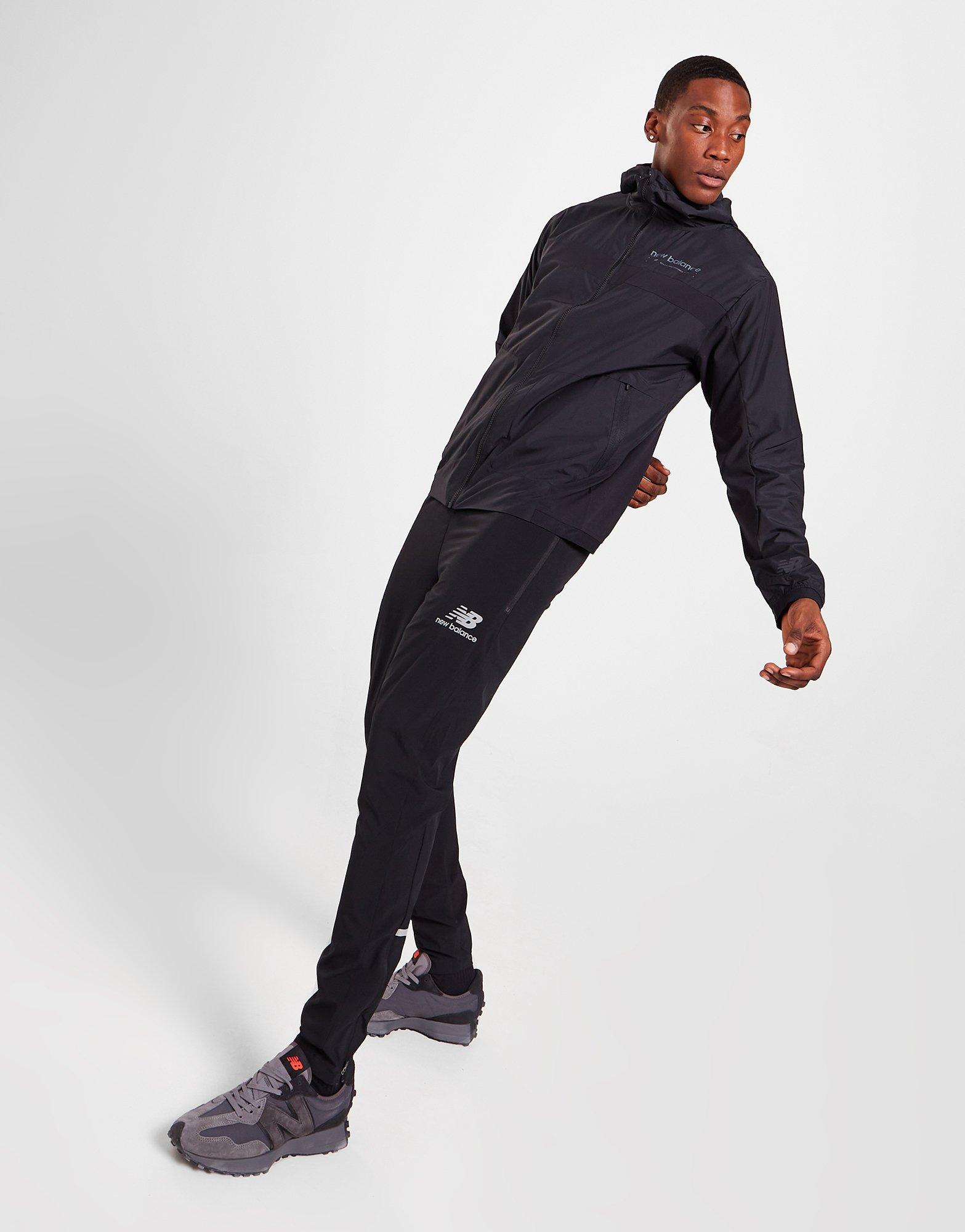 Kurtka męska NEW BALANCE PRZEJŚCIOWA TECH WOVEN JACKET MJ21044BK Czarny