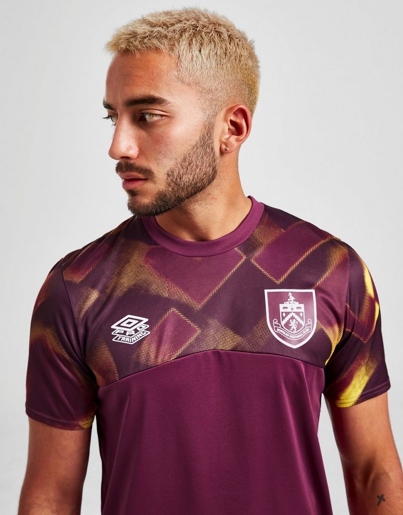 Koszulka, t-shirt męski UMBRO KRÓTKI RĘKAW BURNLEY FC WARM UP SHIRT 97623ULGQ Fioletowy