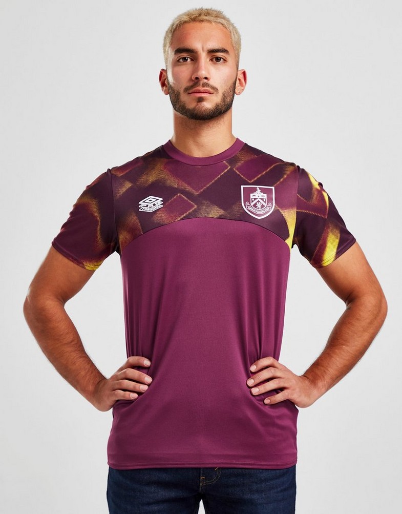 Koszulka, t-shirt męski UMBRO KRÓTKI RĘKAW BURNLEY FC WARM UP SHIRT 97623ULGQ Fioletowy