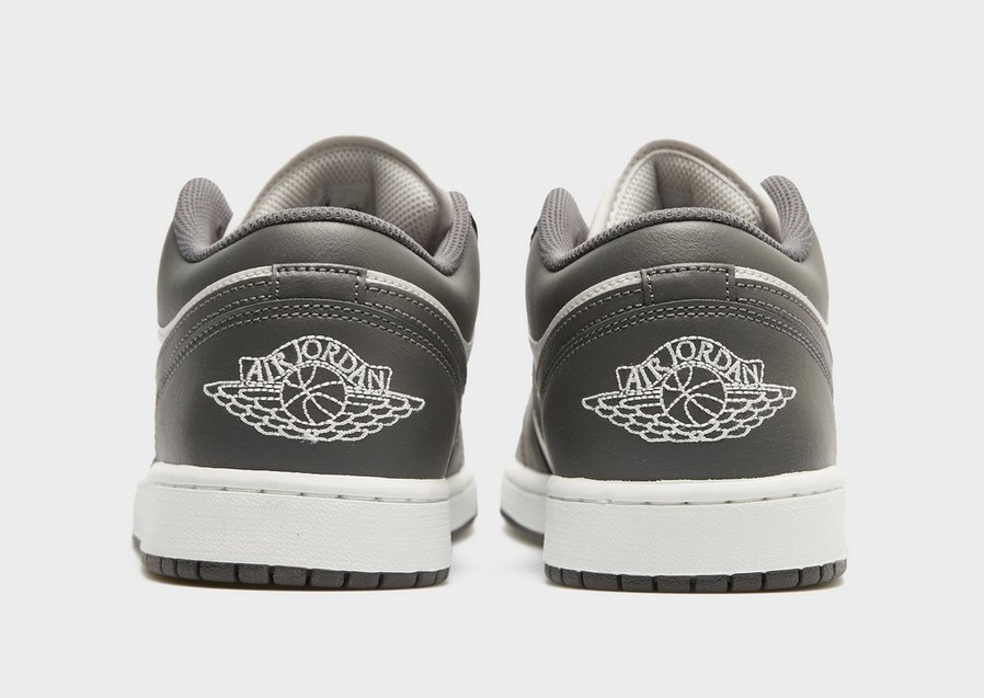 Adidași pentru bărbați AIR JORDAN 1 LOW  553558-044 Gri