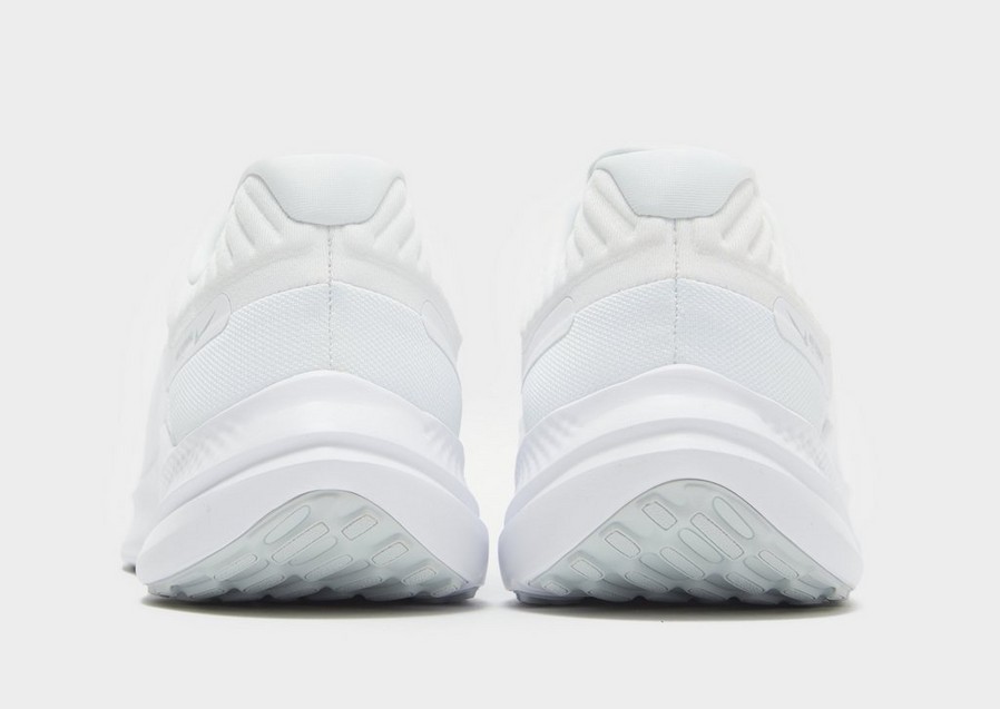 Pantofi alergare pentru bărbați NIKE QUEST 5 DD0204100 Alb