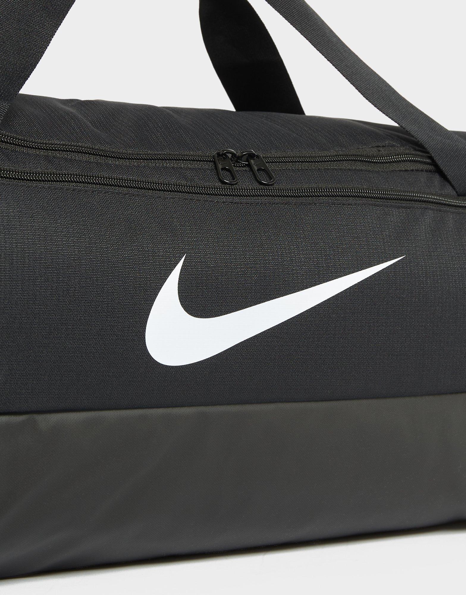 Női sporttáská NIKE TÁSKA BRASILIA SMALL DUFFEL DM3976-010 Fekete
