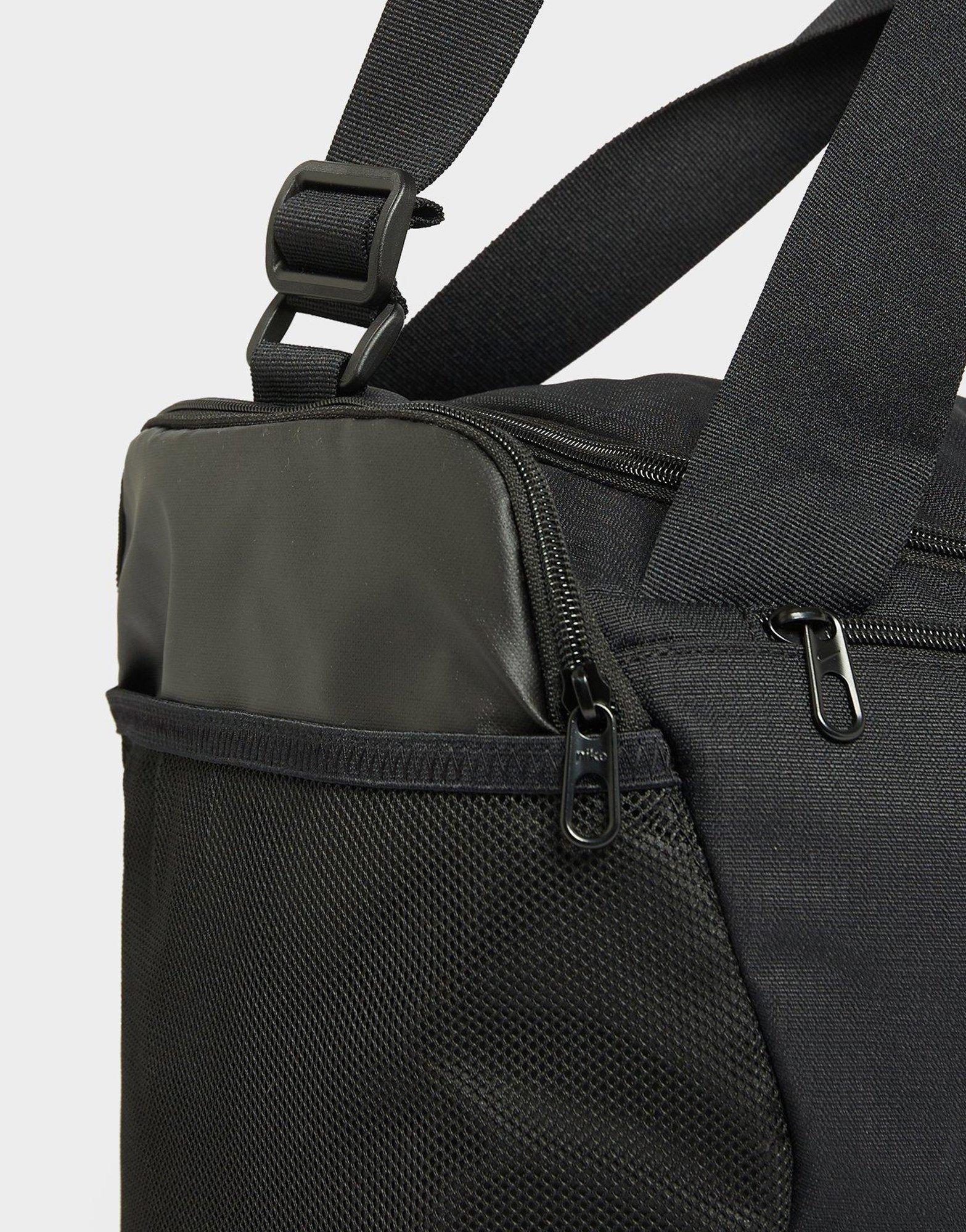 Női sporttáská NIKE TÁSKA BRASILIA SMALL DUFFEL DM3976-010 Fekete