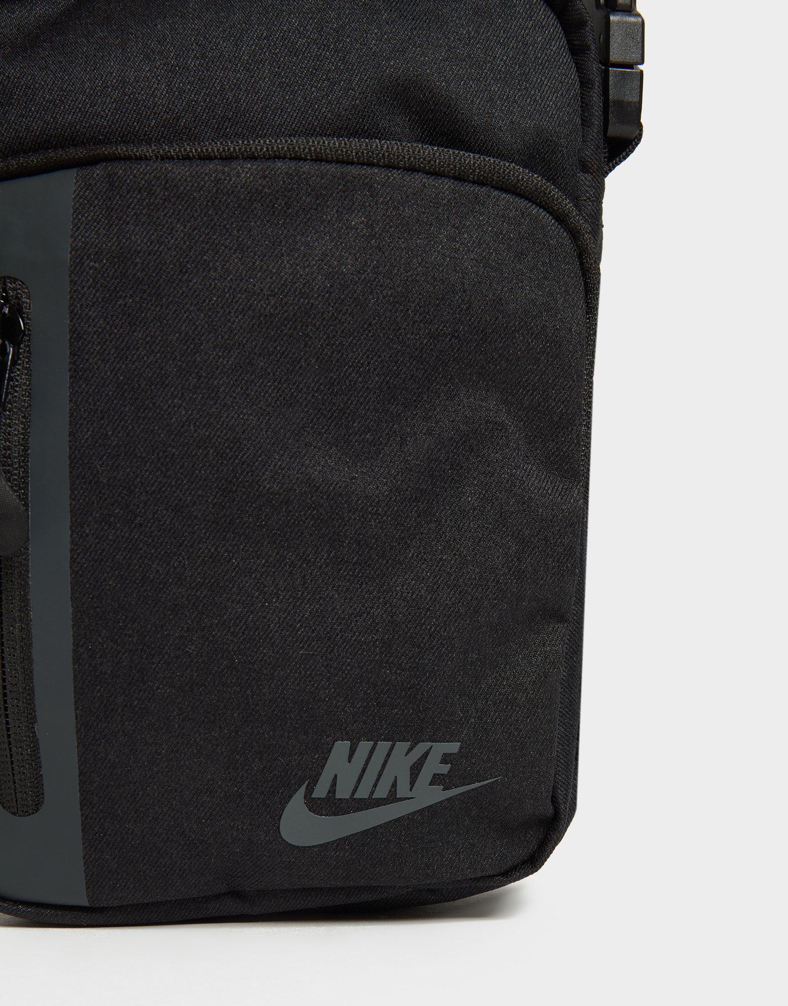 Női sporttáská NIKE TÁSKA ELEMENTAL DN2557-010 Fekete