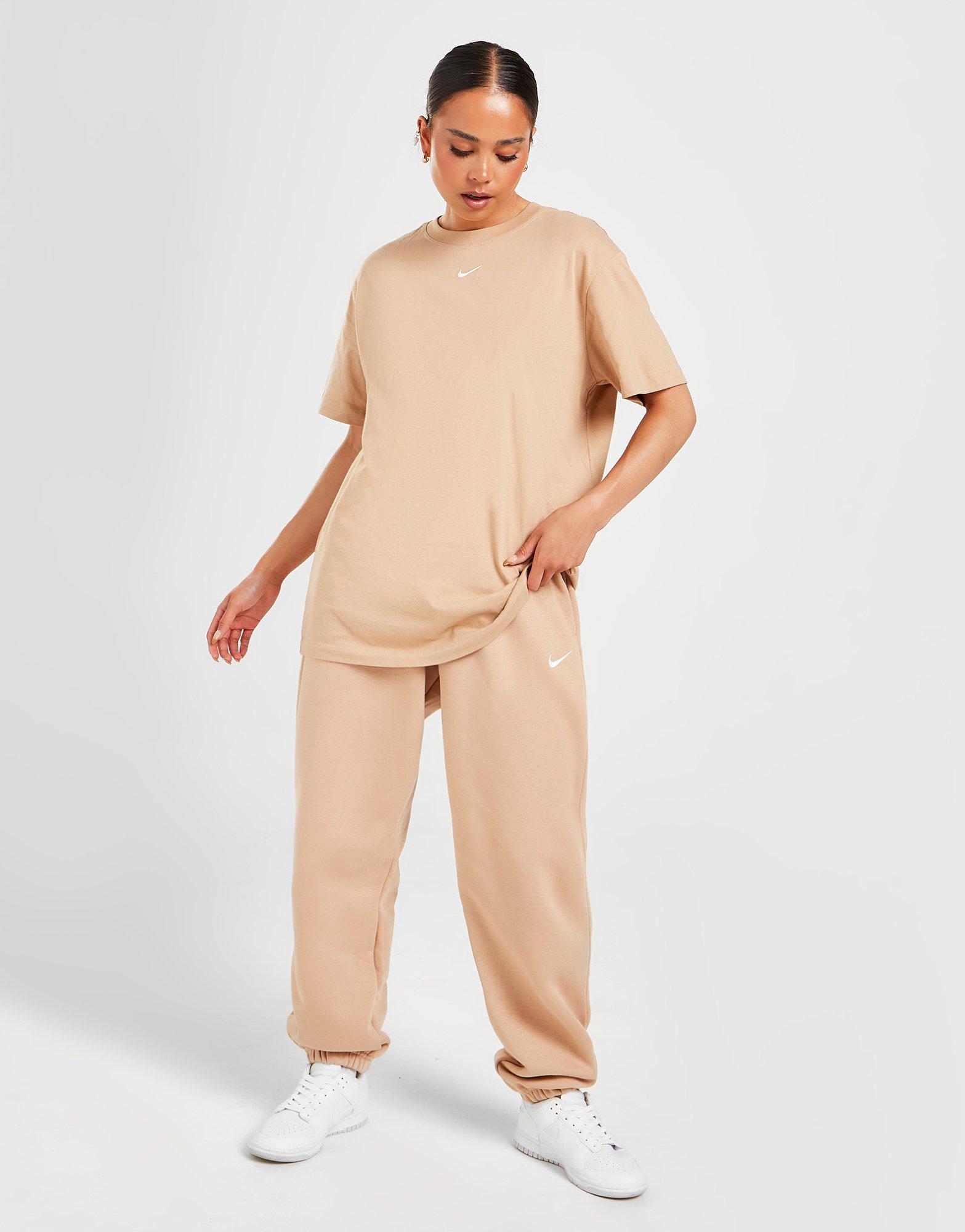 Дамска тениска NIKE ТЕНИСКА W NSW ESSNTL TEE BF LBR DN5697-200 Бежов