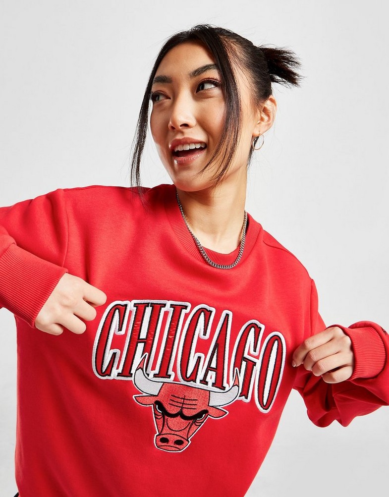 Bluza damska NEW ERA NBA CHICAGO BULLS SATIN CREW SWEATSHIRT  13323858 Czerwony