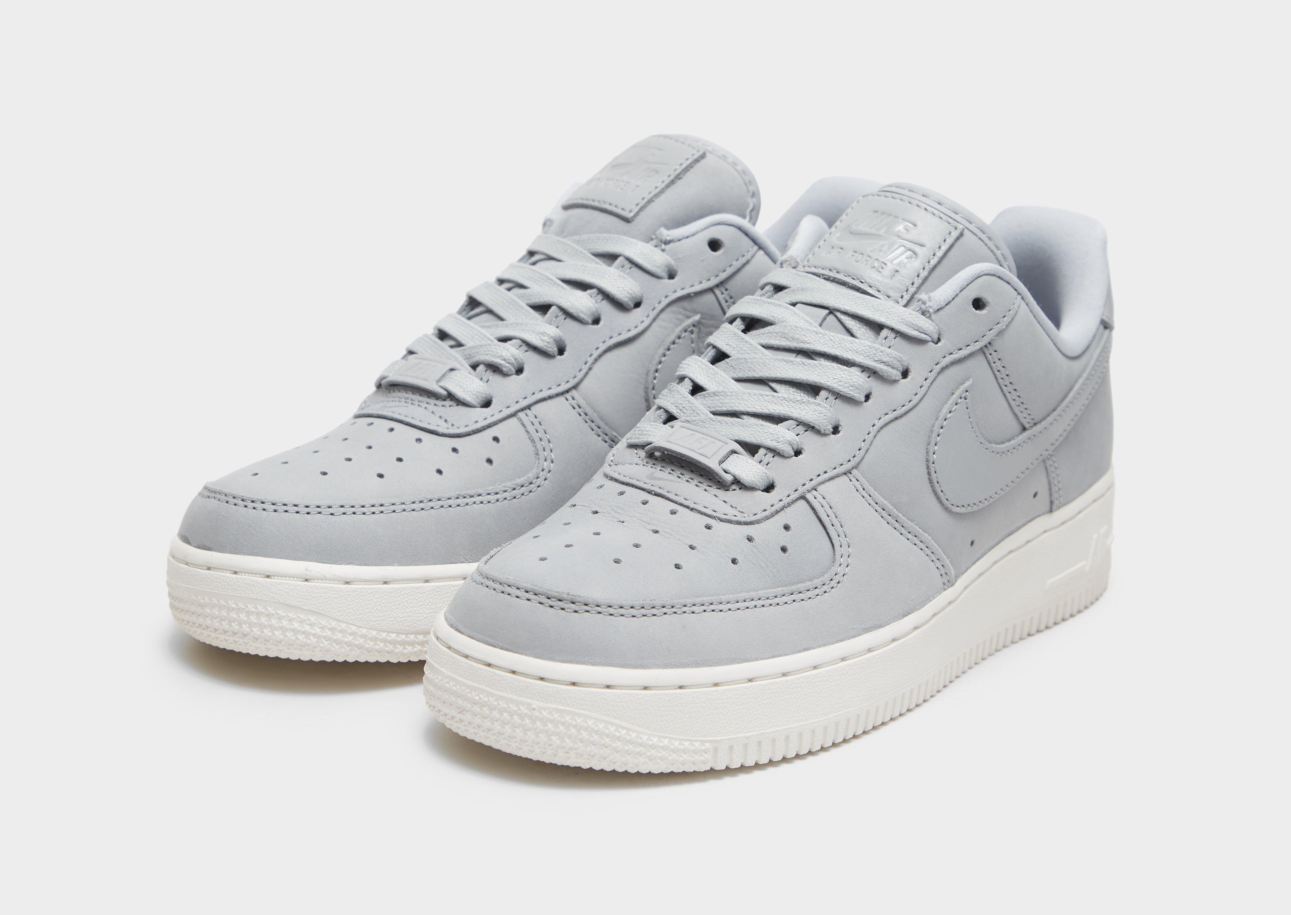 Adidași de damă NIKE AIR FORCE 1 '07 PRM DR9503-001 Gri